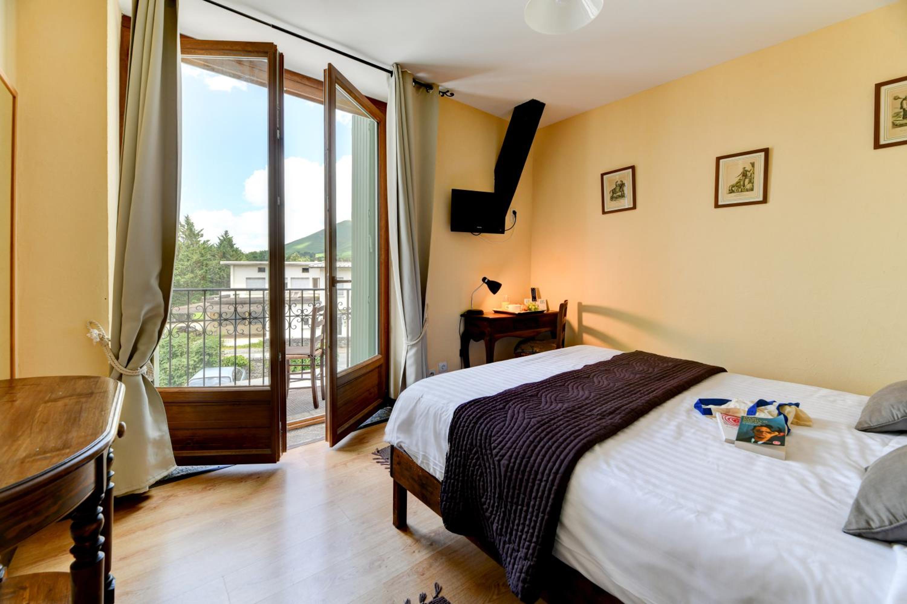 Standard Double Room photo 2
