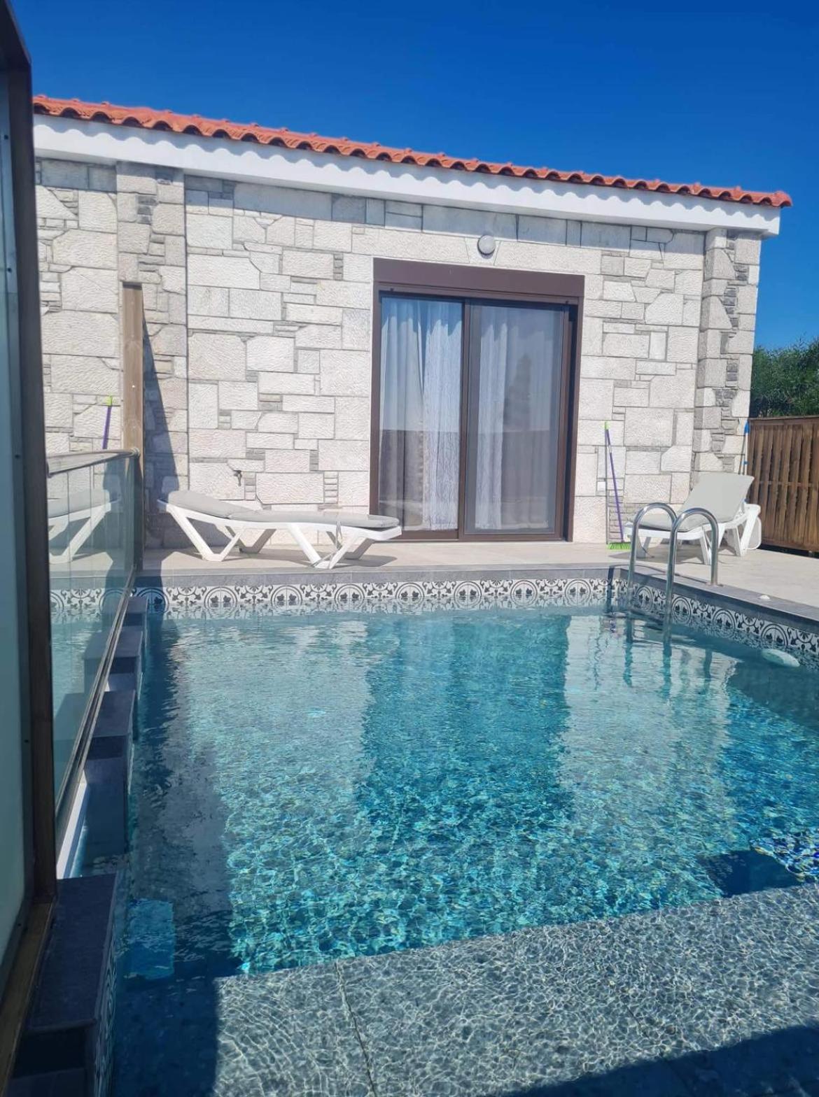 Junior Suite with Private Pool - Photo 15