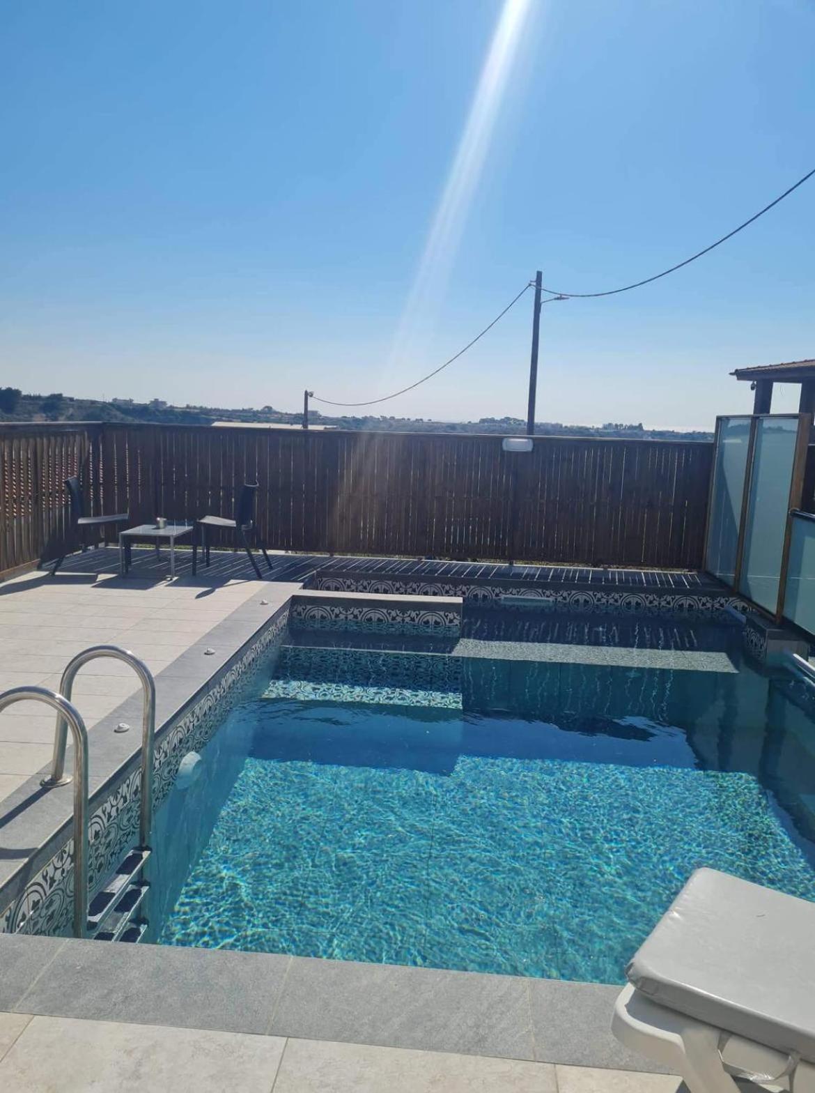 Junior Suite with Private Pool - Photo 14