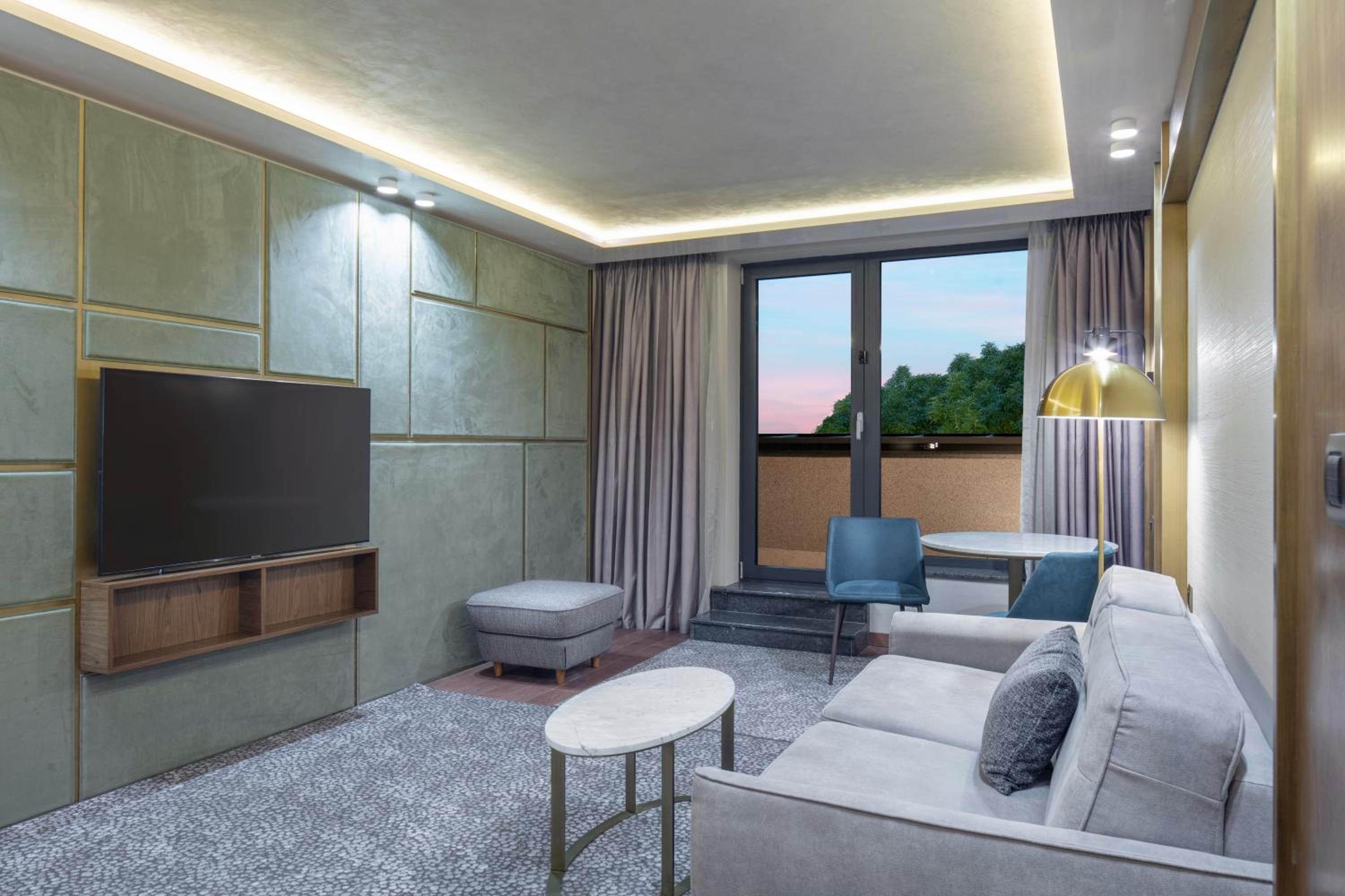 One-Bedroom King Suite - Photo 18