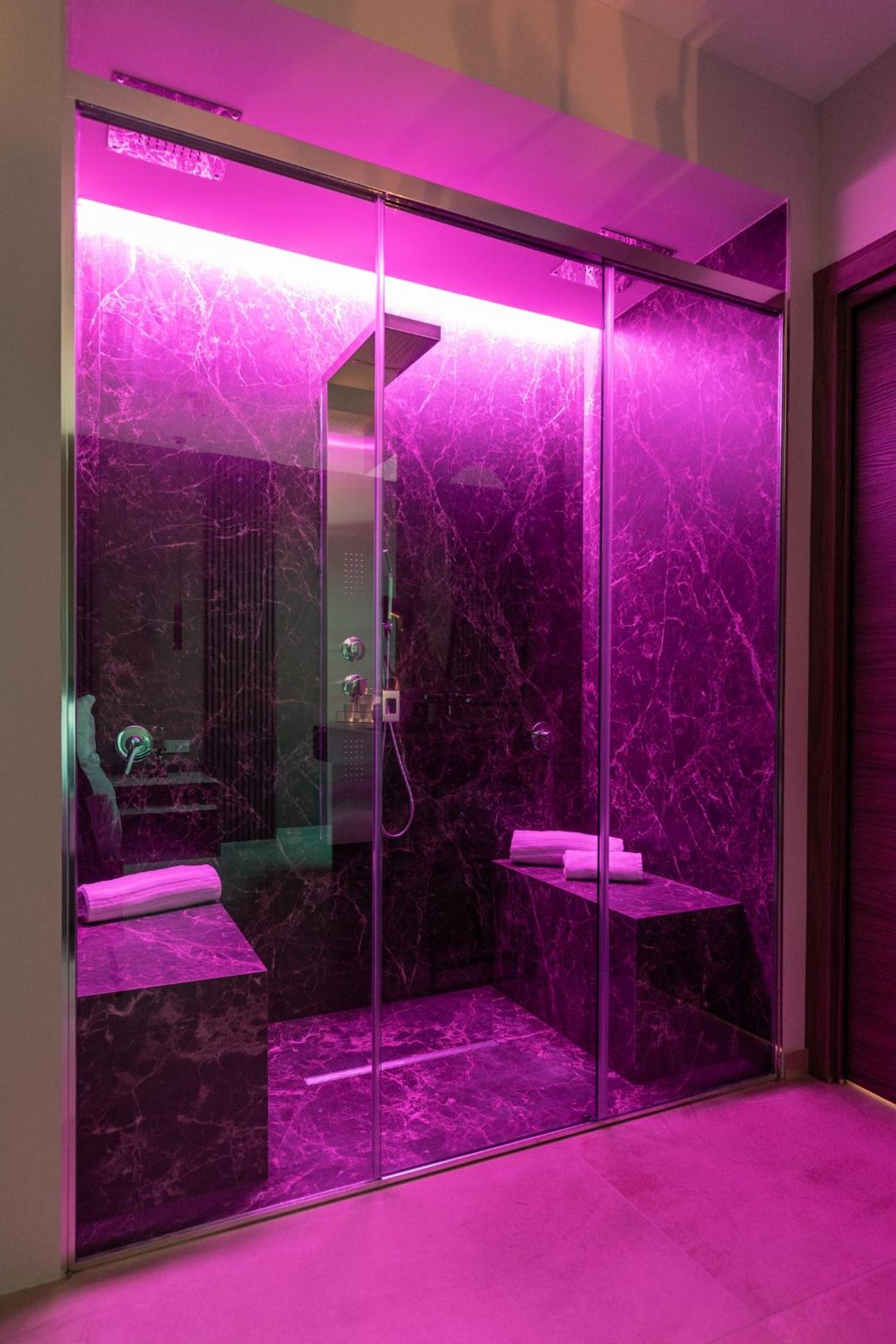 Queen Suite with Spa Bath - Photo 5