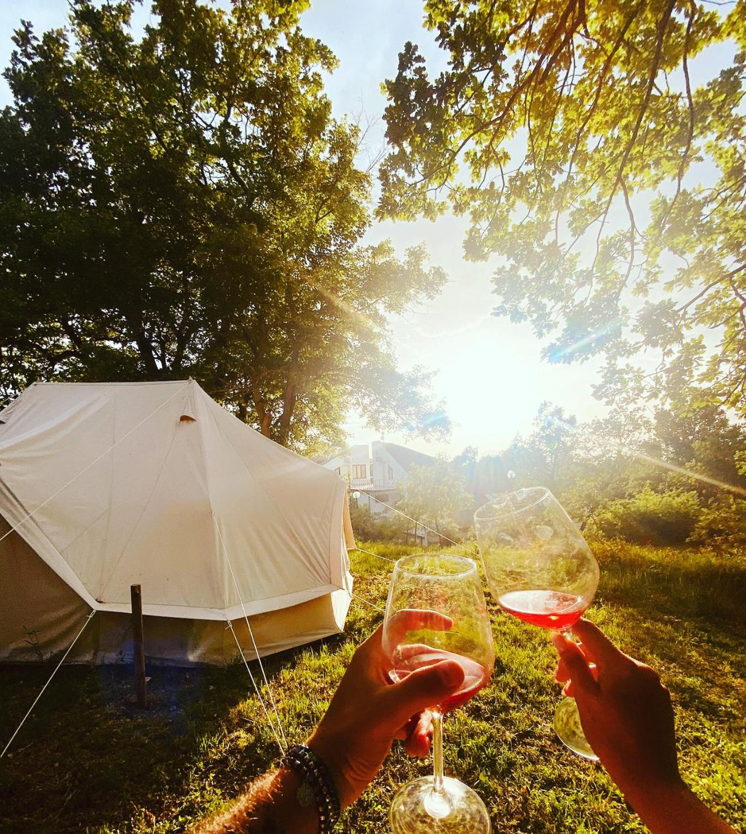 Tent - Photo 2