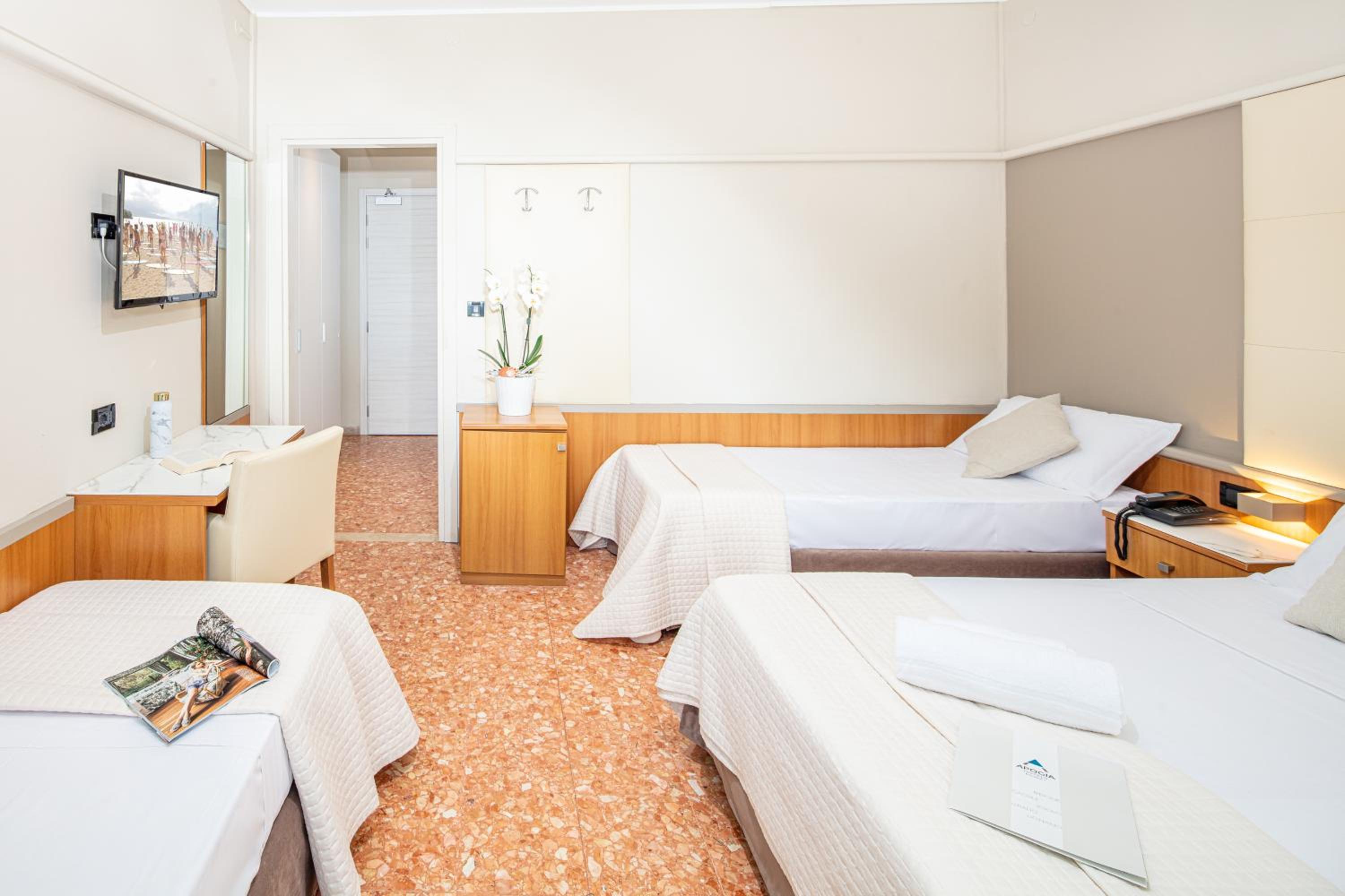 Quadruple Room with Partial Sea View - Photo 1
