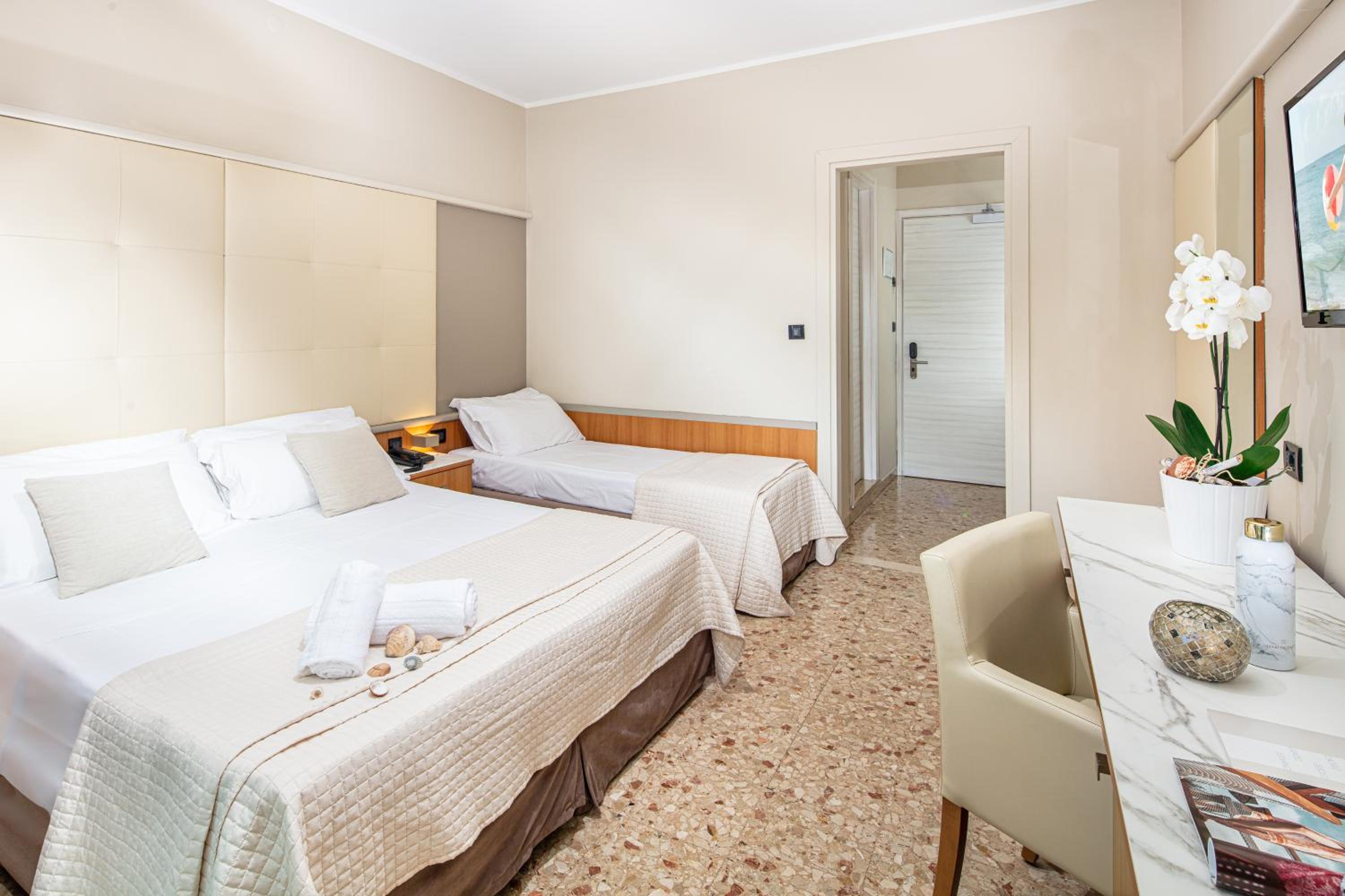 Classic Triple Room - Photo 1