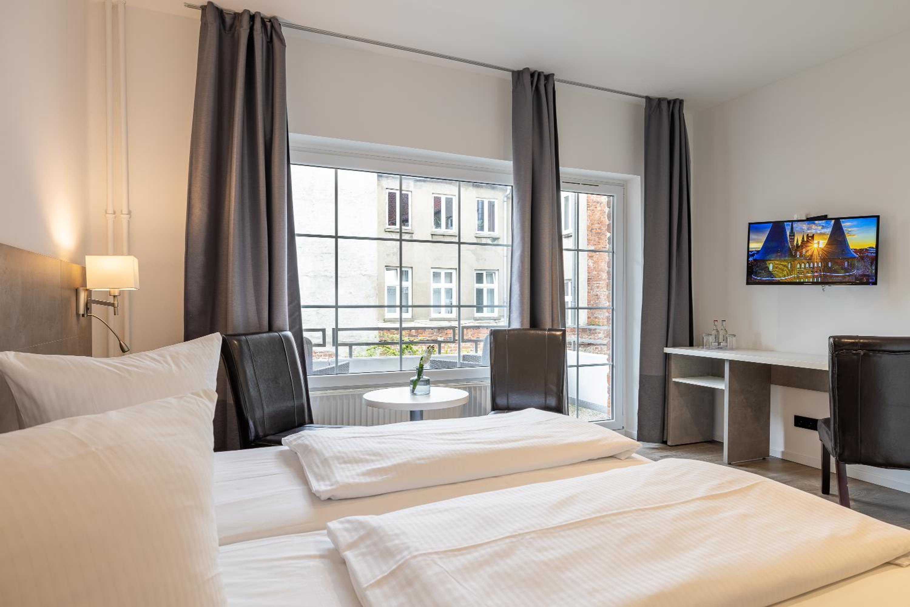 Double Room - Photo 10