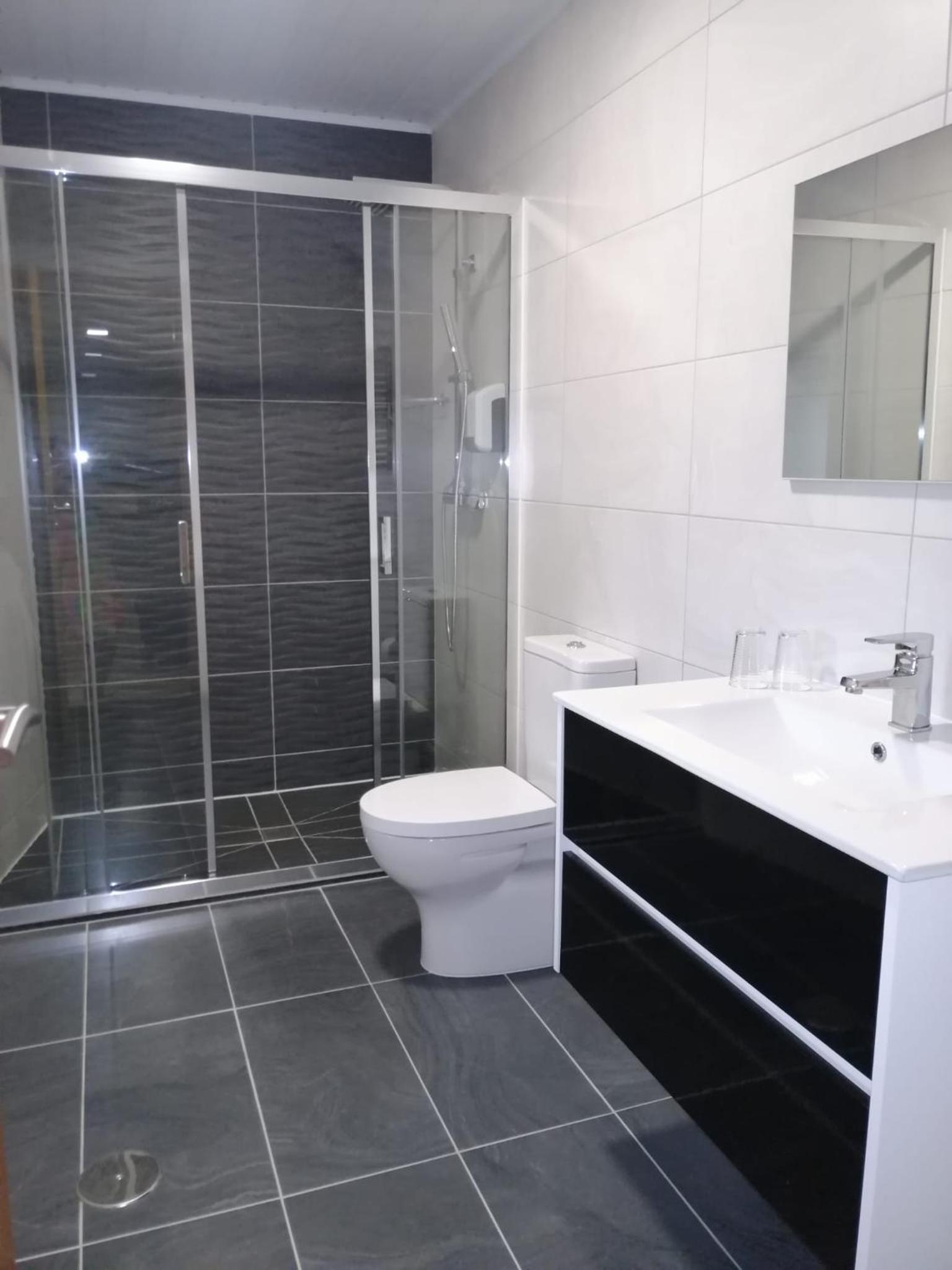 Two-Bedroom House - Photo 10