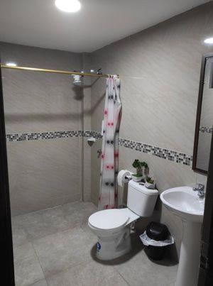 Seven-Bedroom House photo 3
