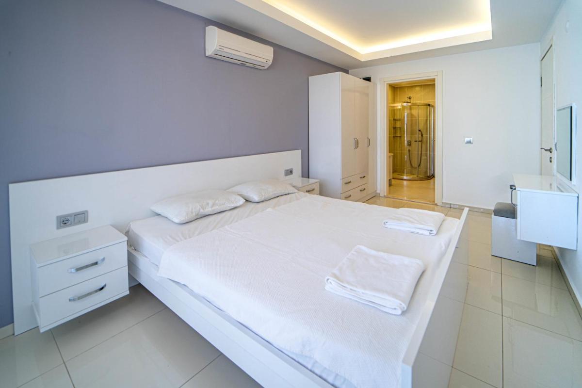 Villa photo 3