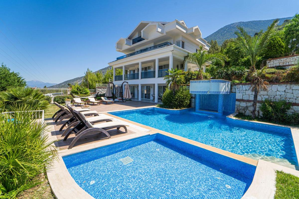 Villa photo 1