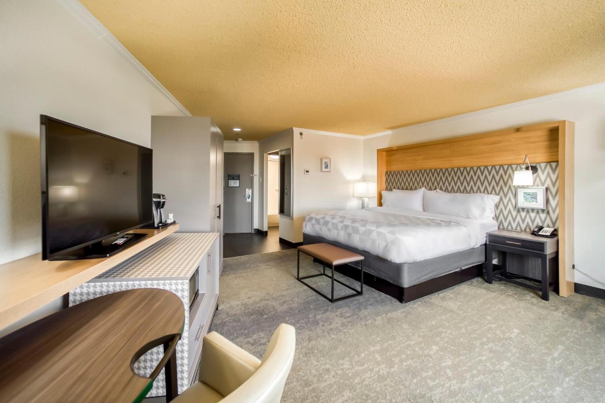 Standard King Room - Photo 3