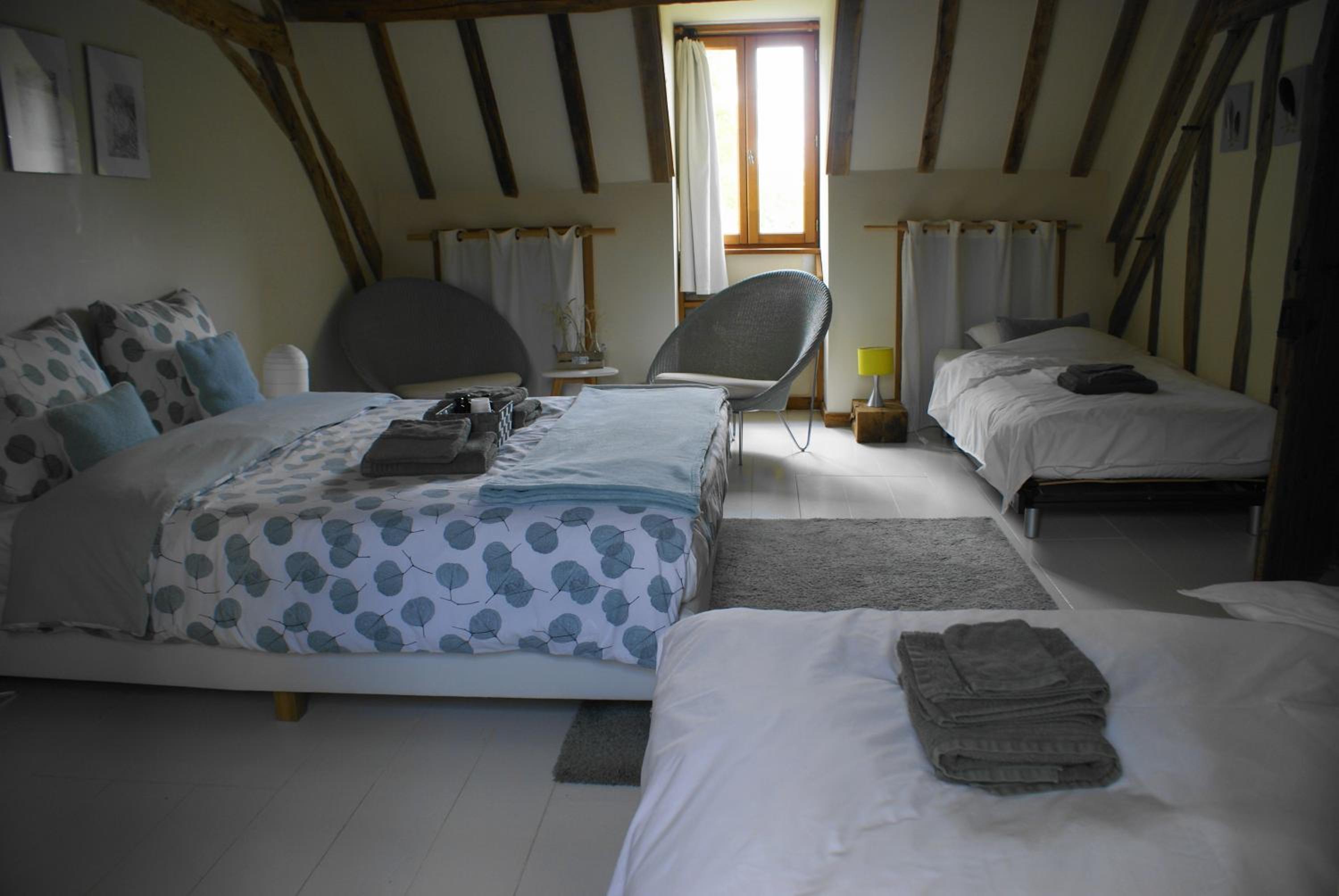 Quadruple Room with Bathroom - Photo 5