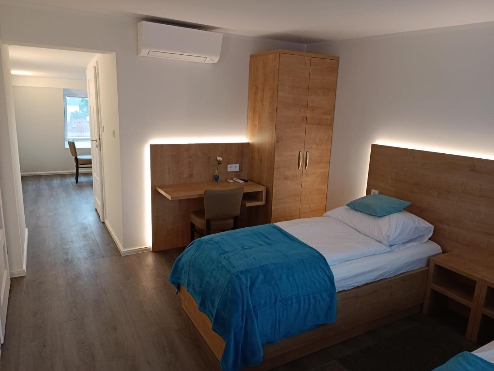 Standard Twin Room - Photo 2