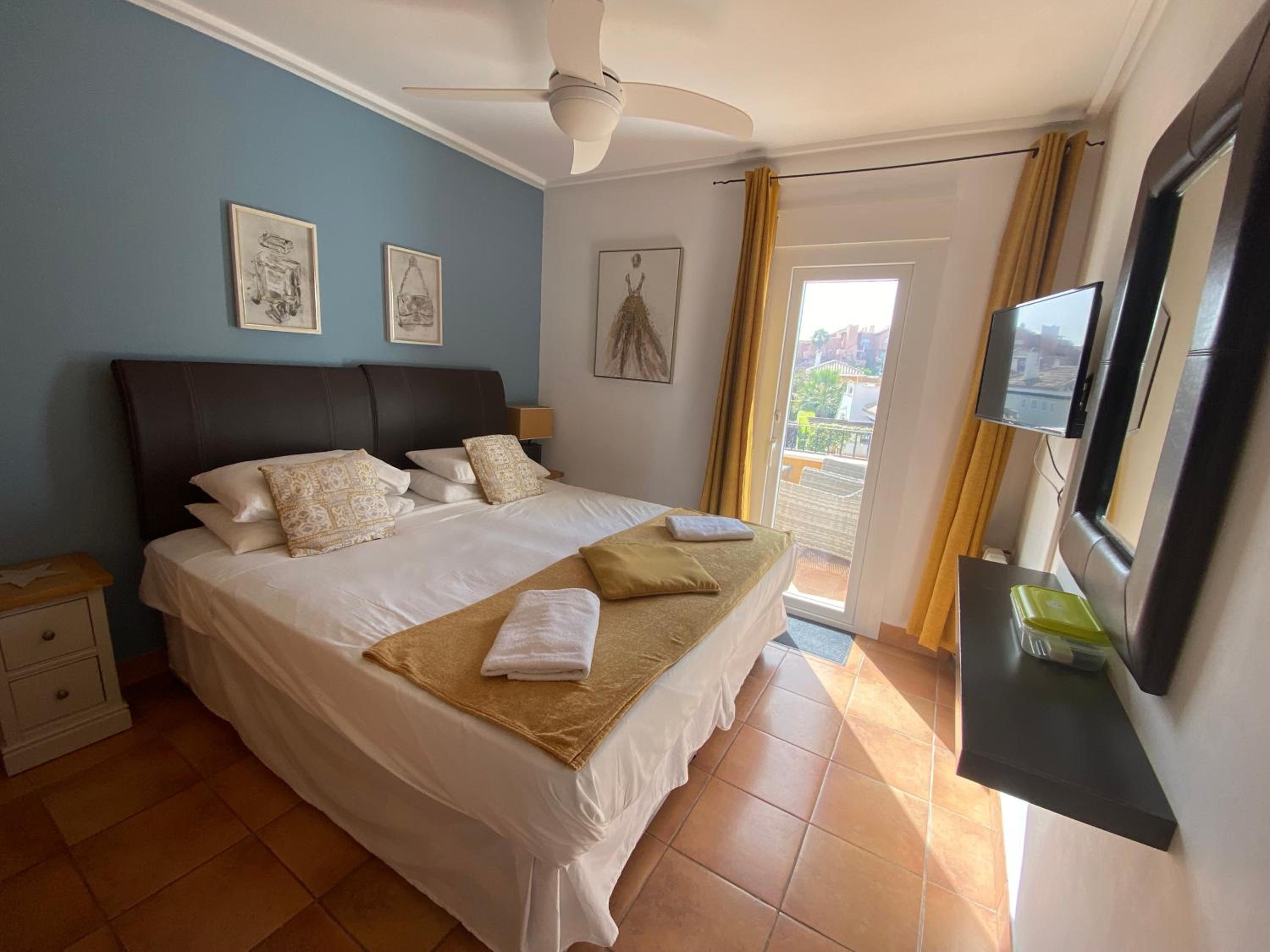 Villa with Private Pool - Photo 12