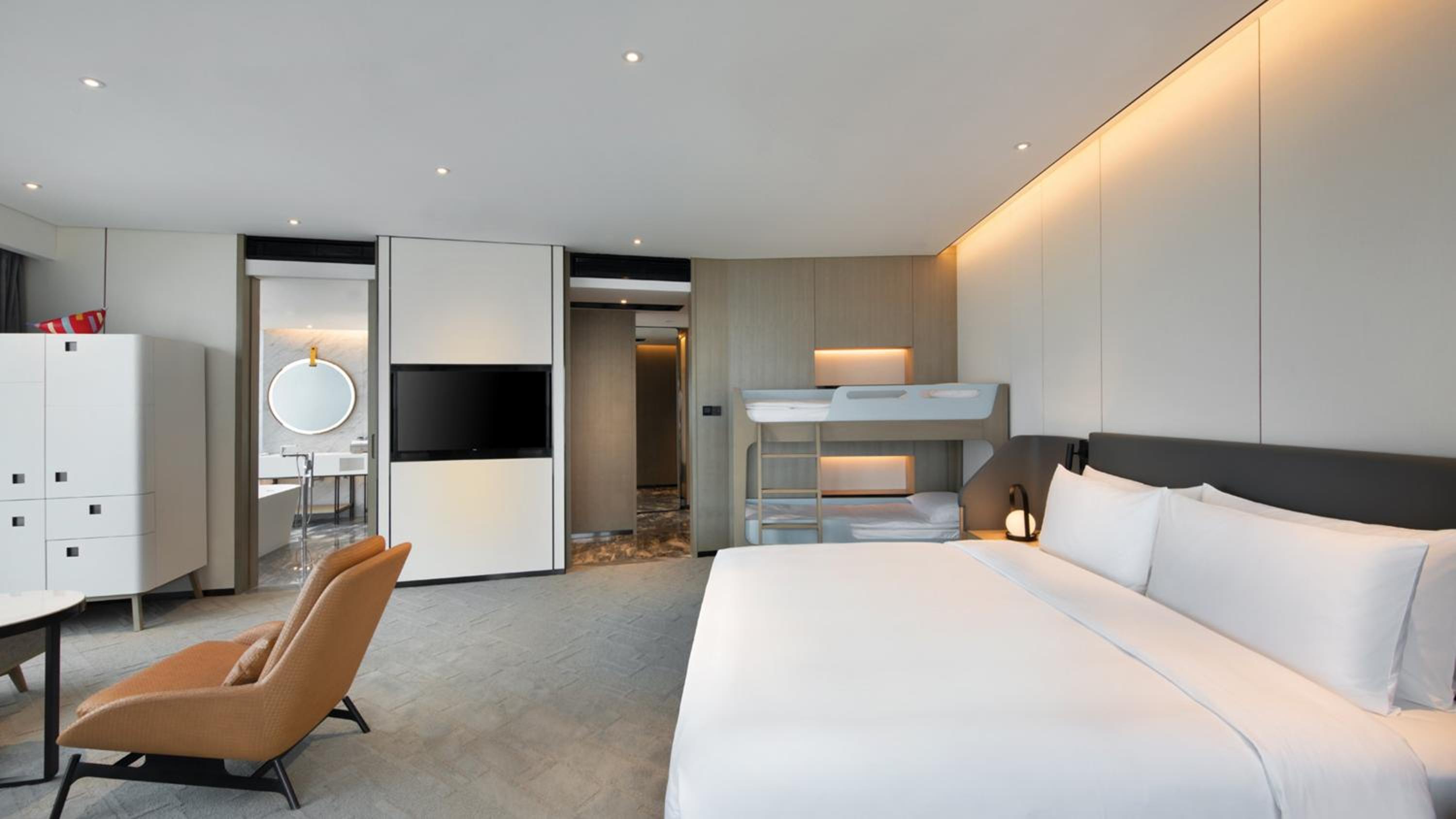 Junior Suite with King and Bunk Beds - River View - Photo 5