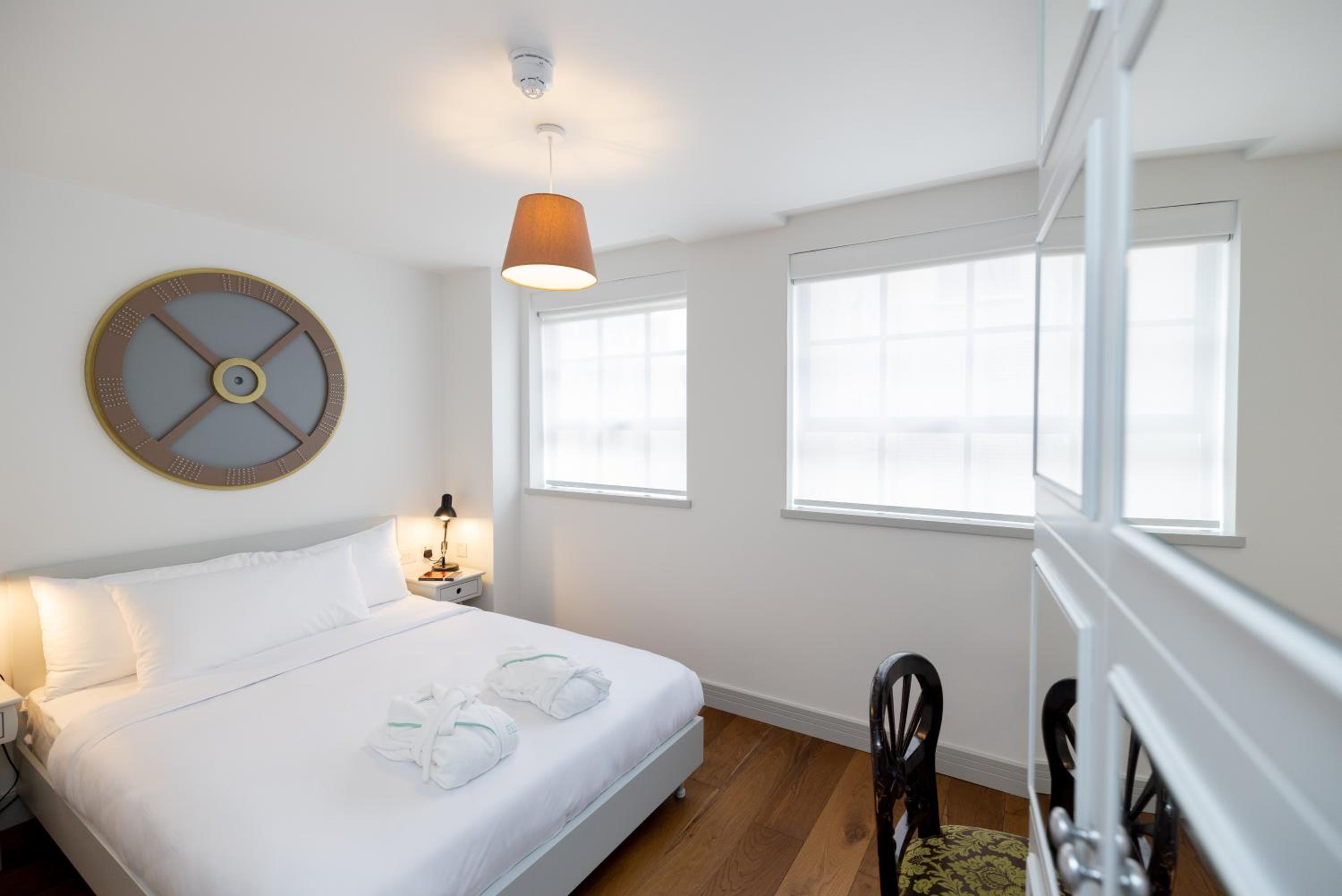 Superior Double Room thumbnail 6