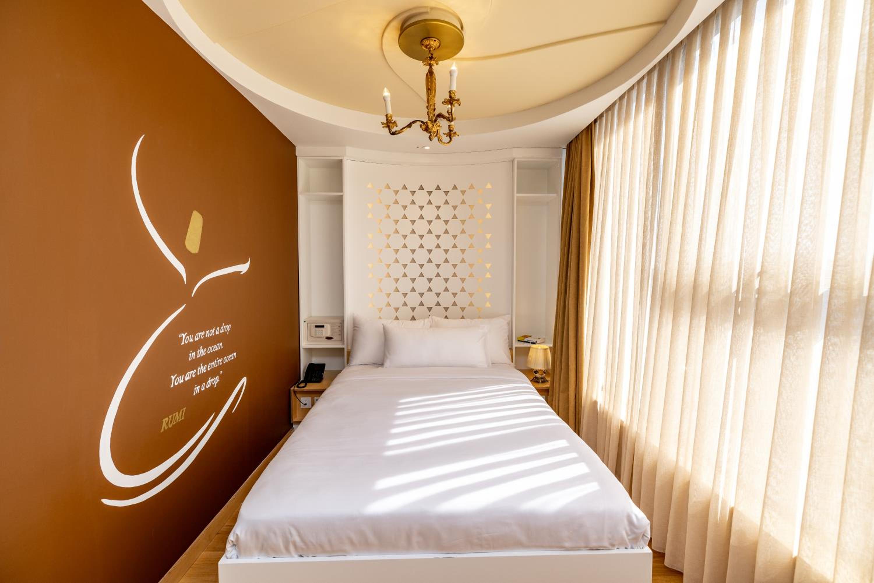 Superior Double Room thumbnail 5