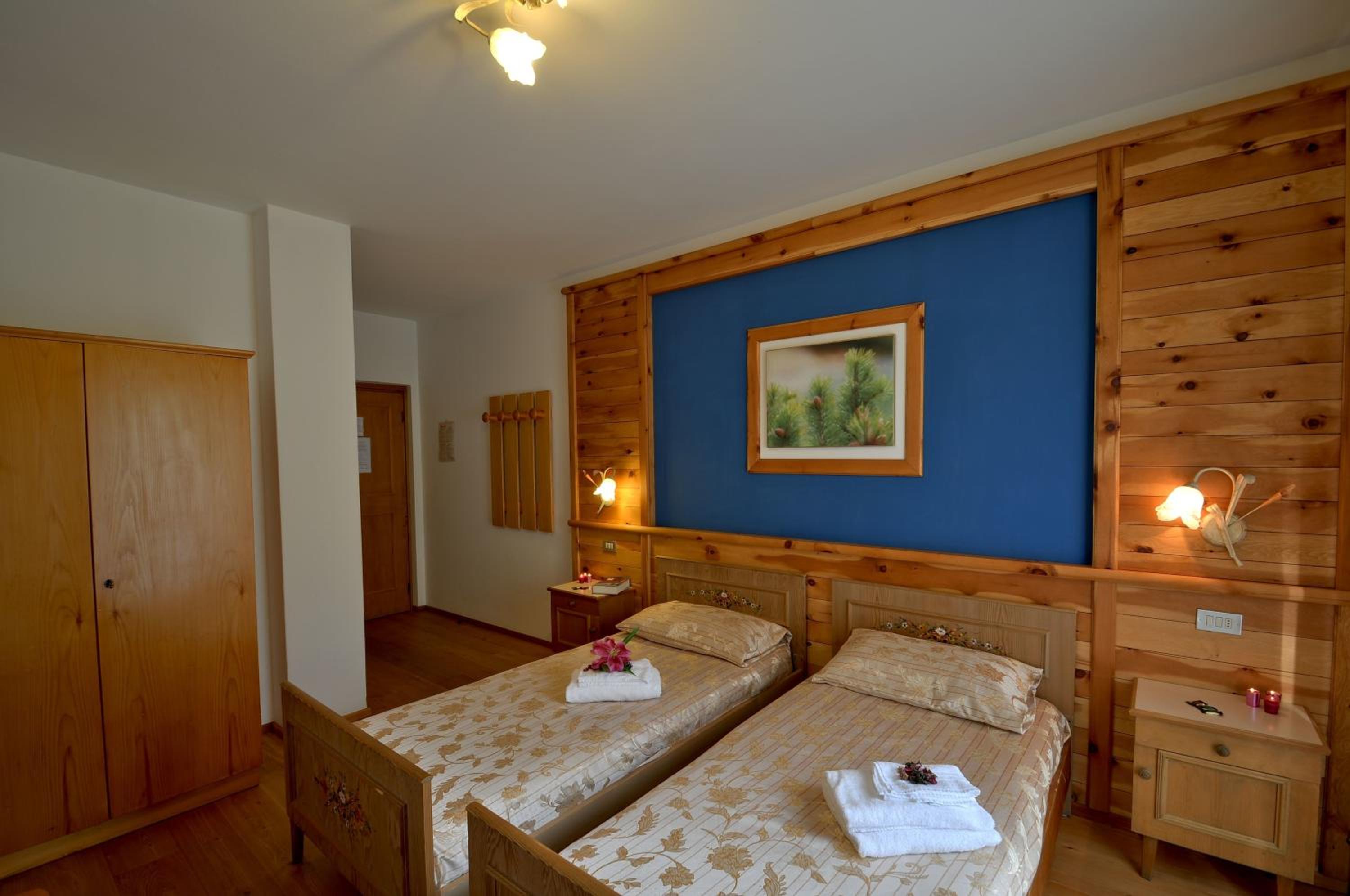 Family Room - Photo 2