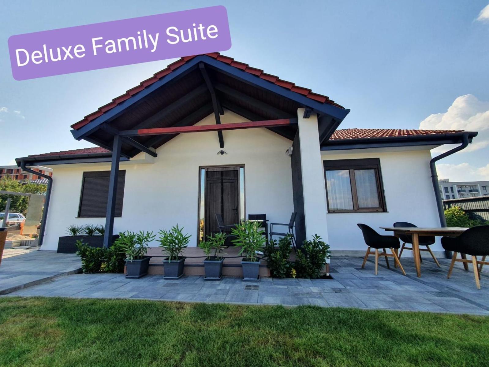 Deluxe Family Suite photo 3