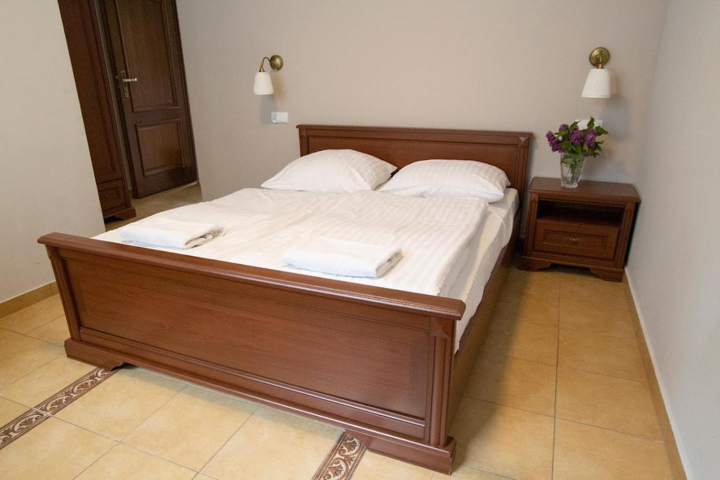 Double or Twin Room - Photo 10