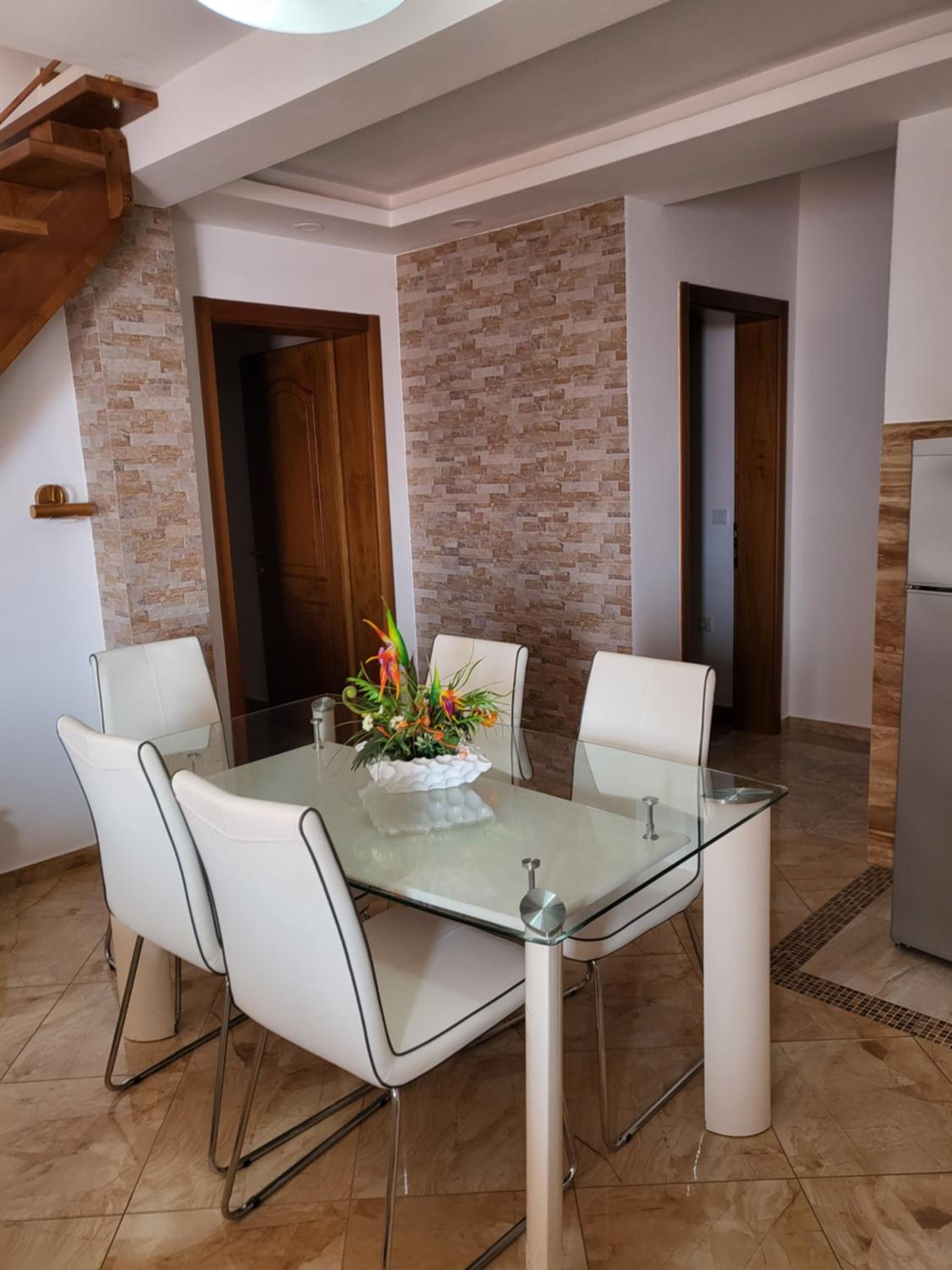 Deluxe Two-Bedroom Apartment with Terrace and Sea View - Photo 30