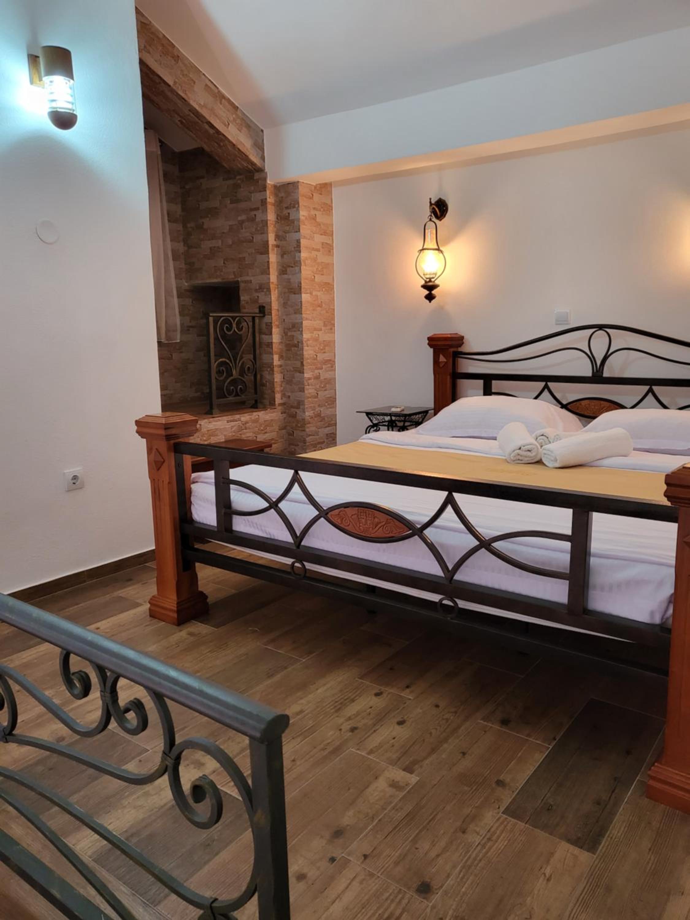 Deluxe Two-Bedroom Apartment with Terrace and Sea View - Photo 32