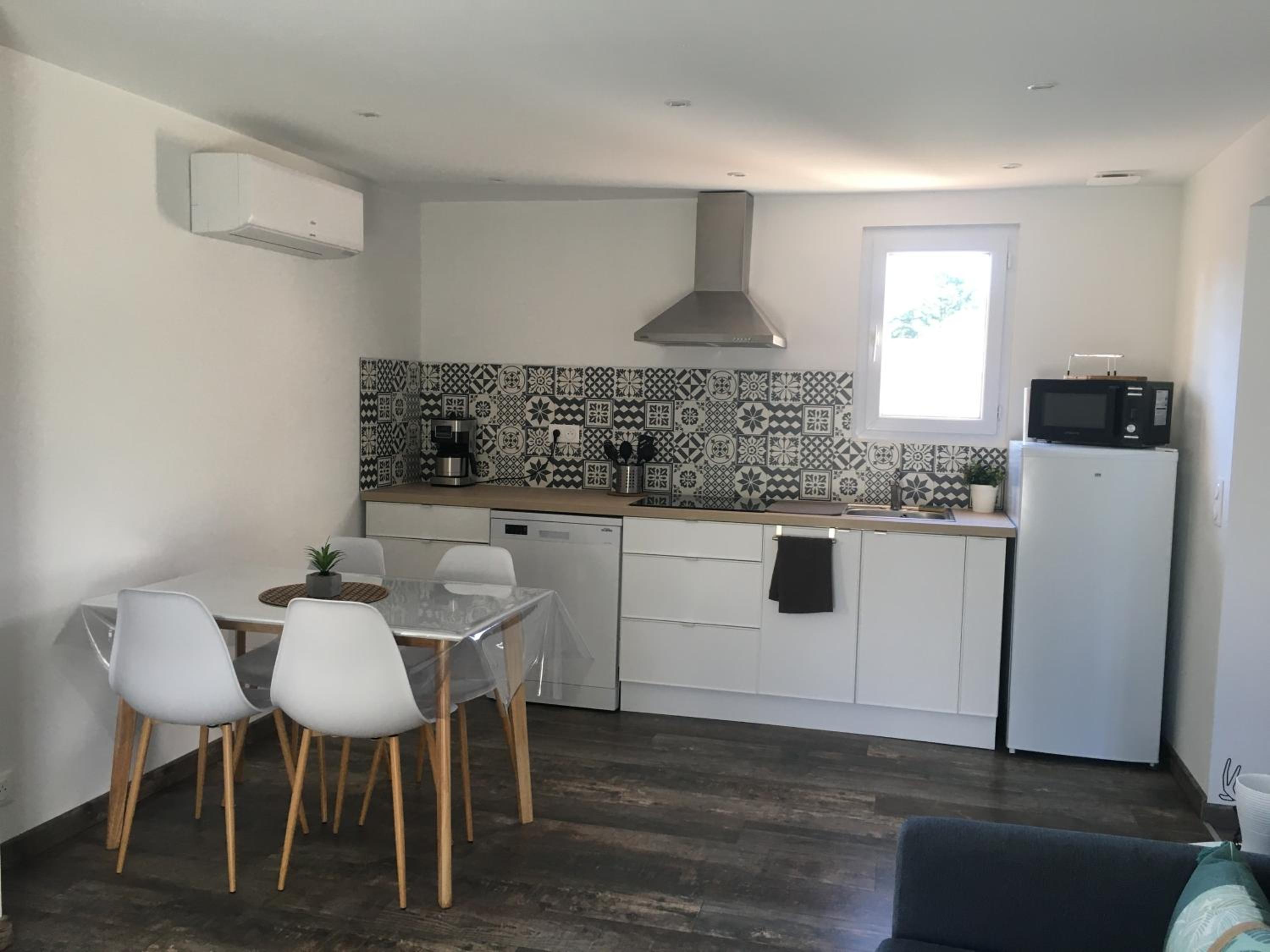 One-Bedroom Apartment - Photo 3