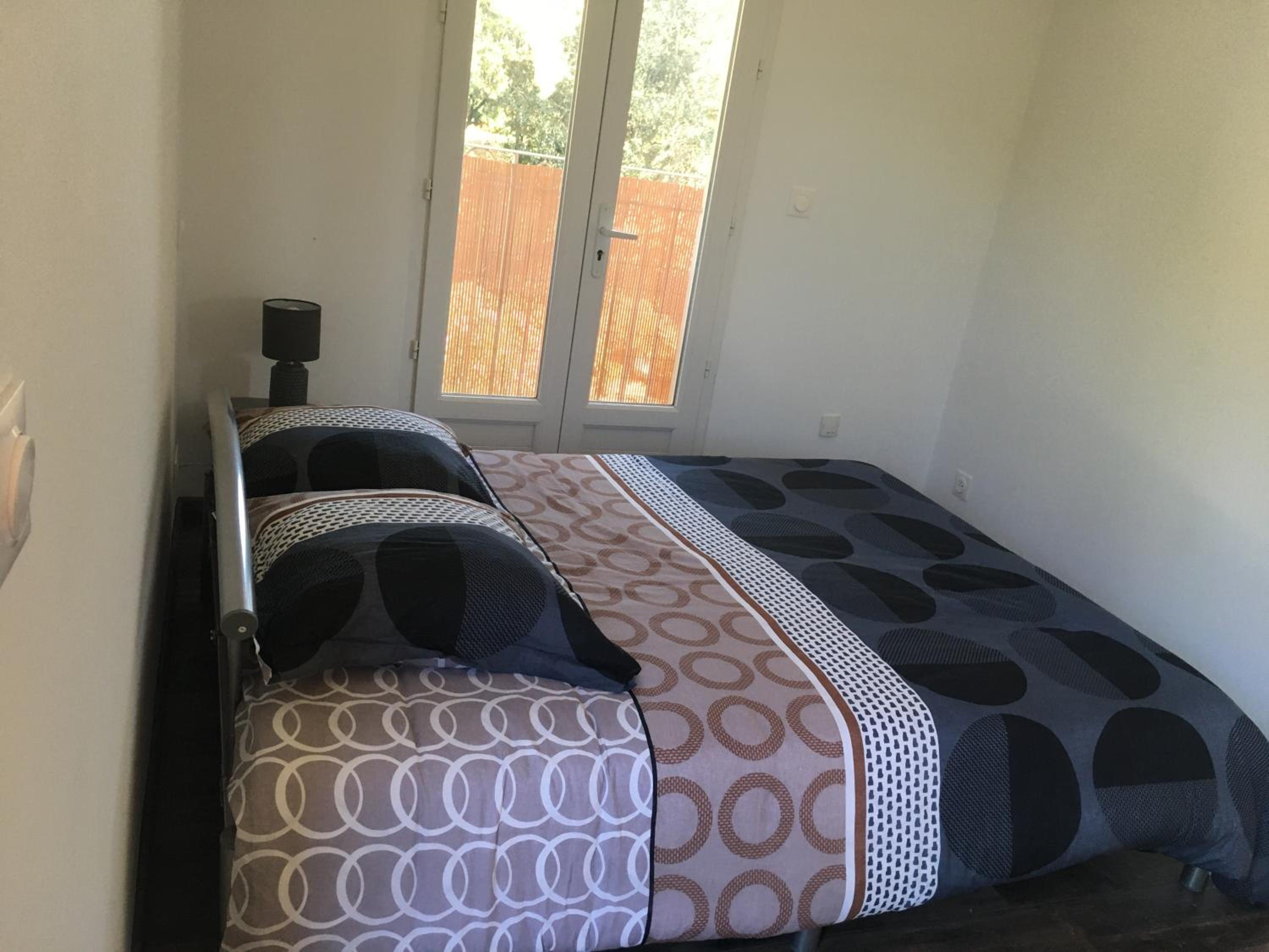 One-Bedroom Apartment - Photo 4