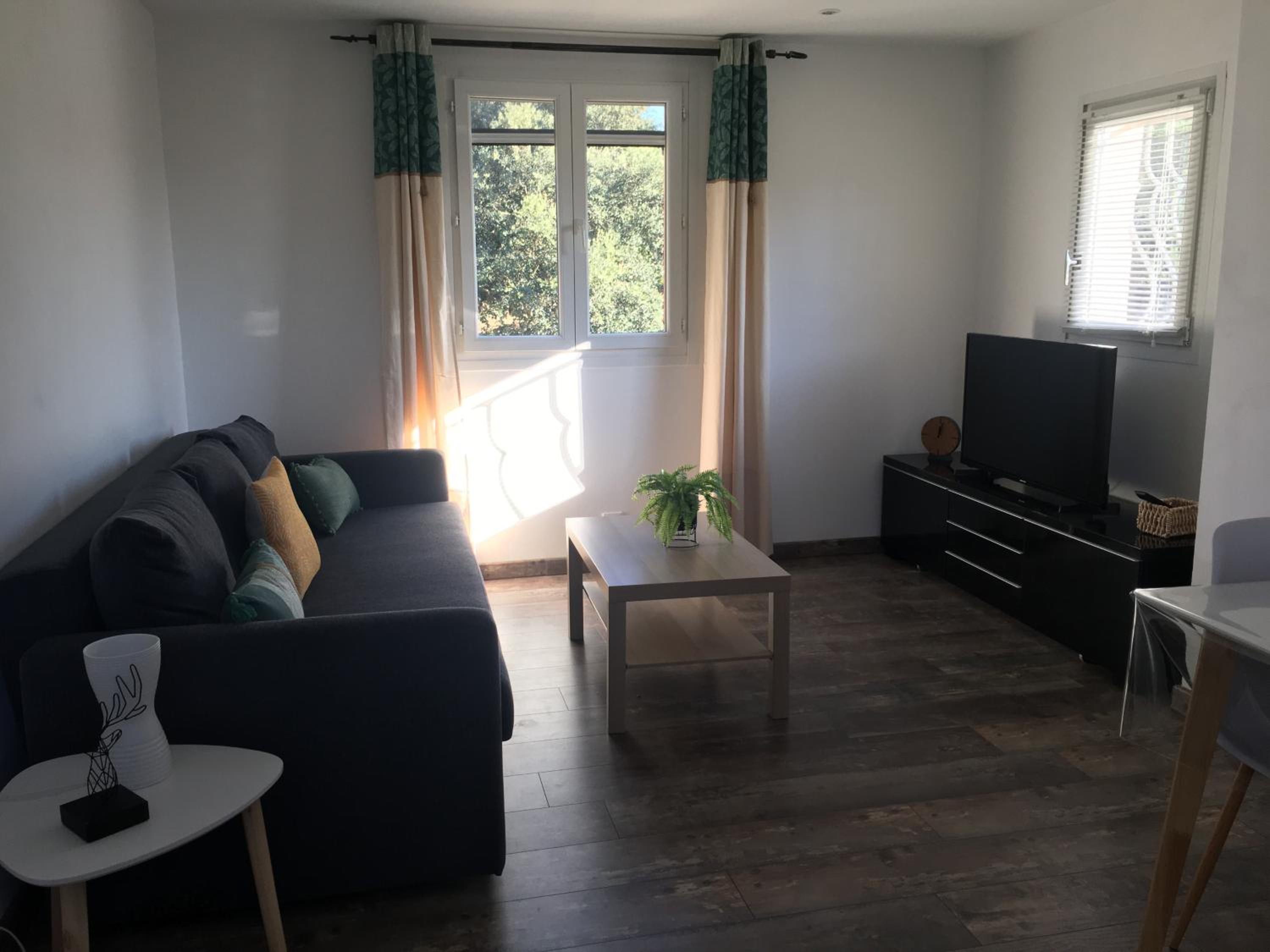 One-Bedroom Apartment - Photo 7