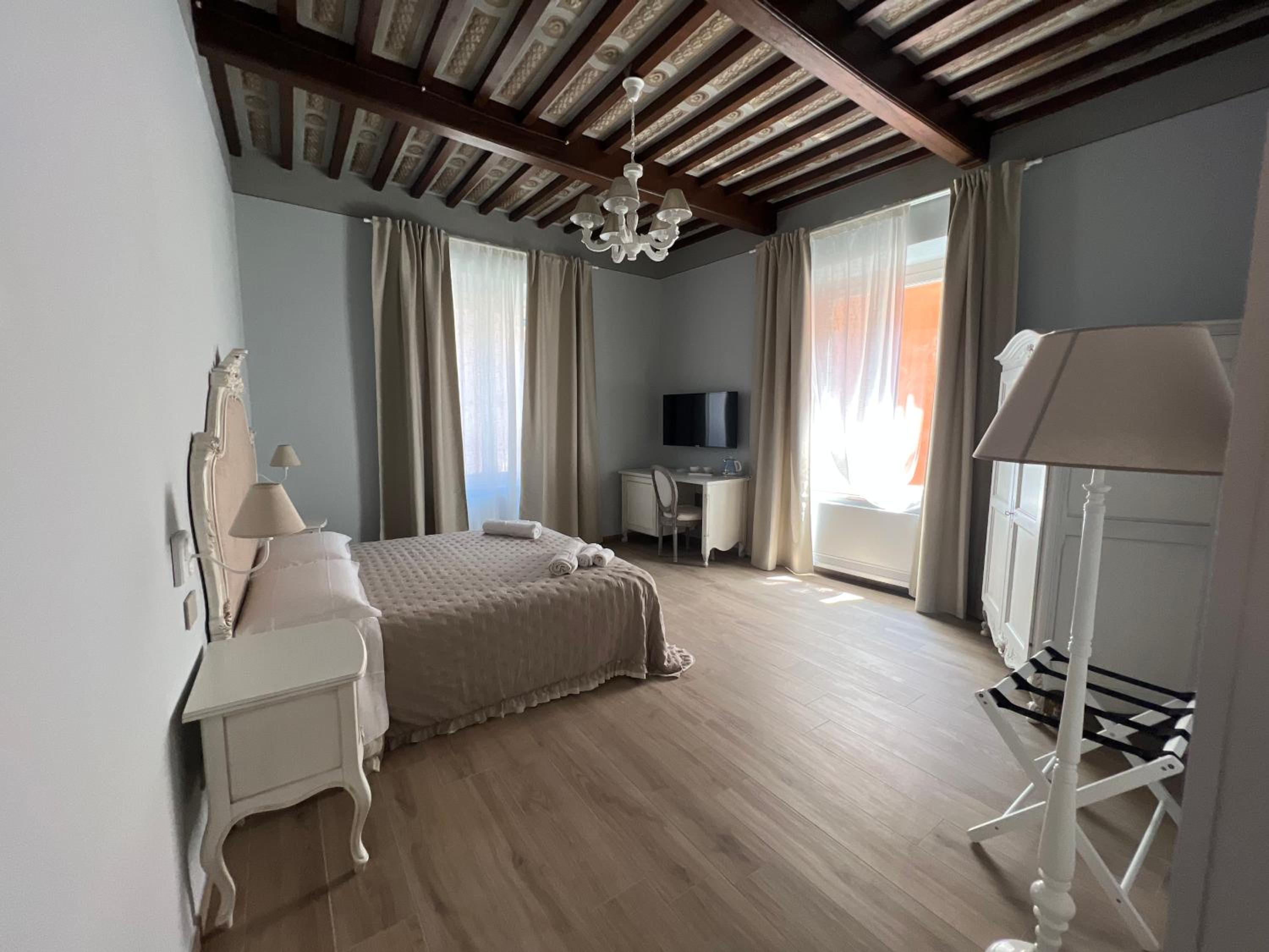 Deluxe Double Room photo 3