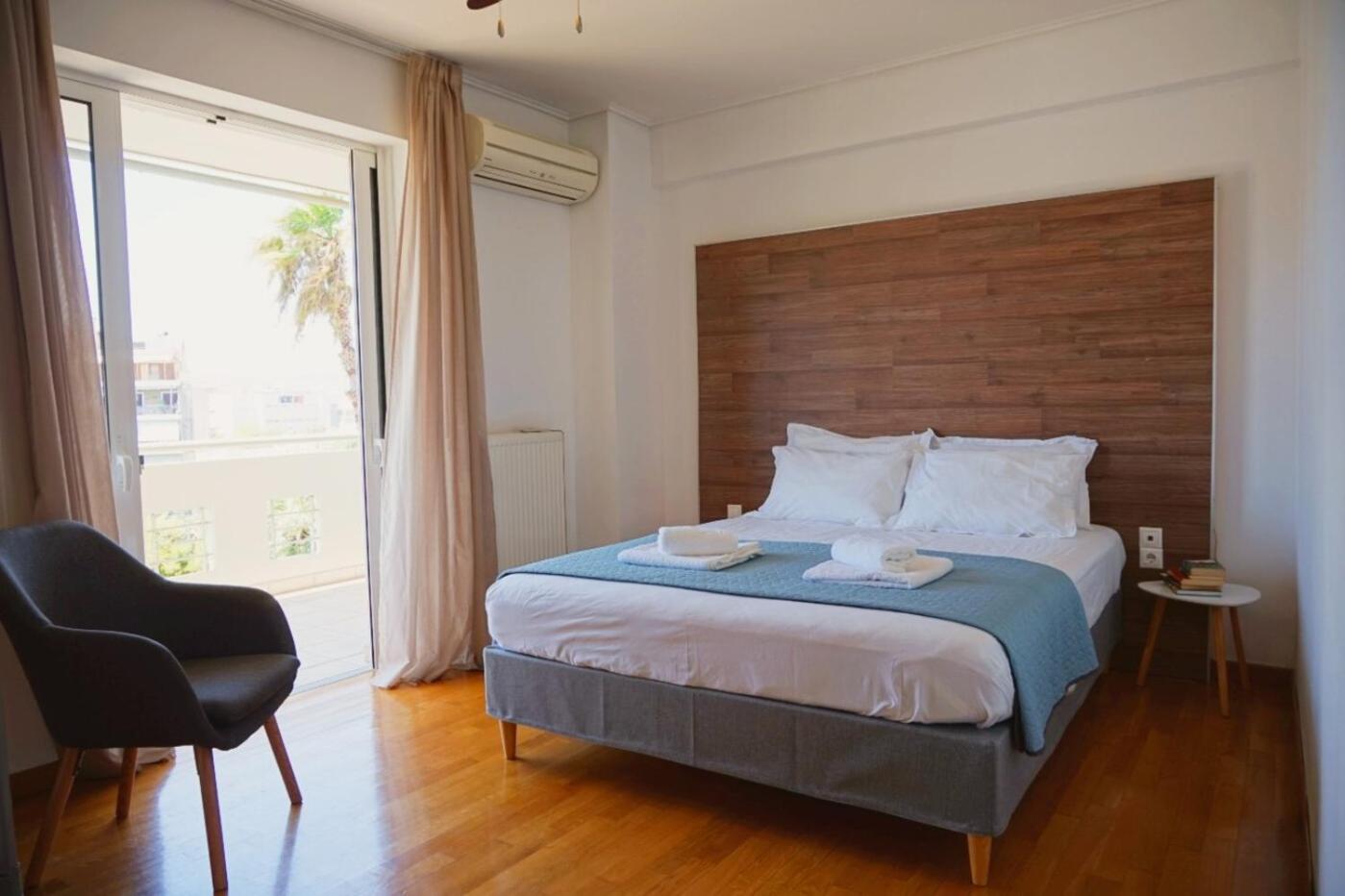 Apartment with Balcony - Photo 5