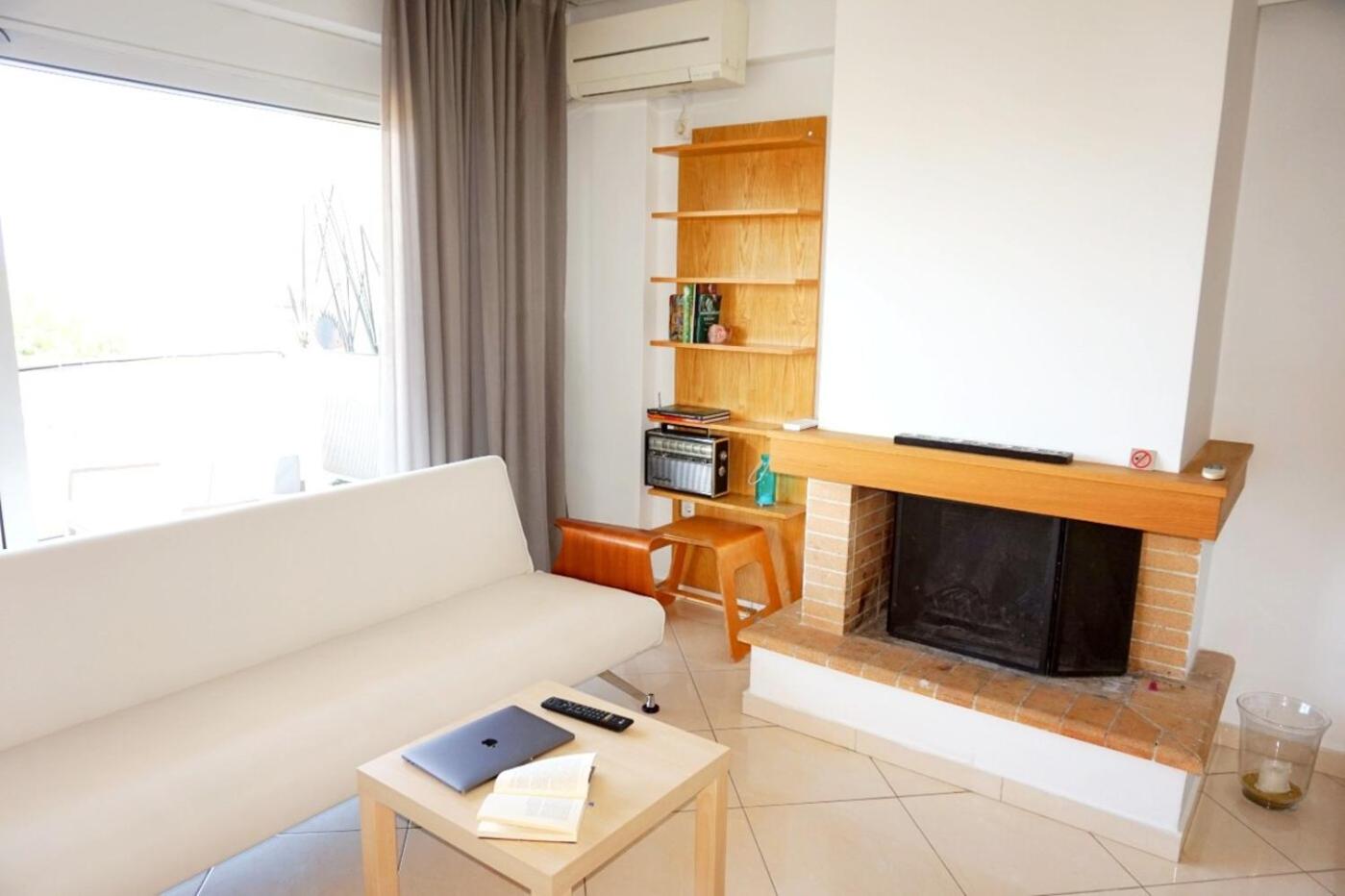 Apartment with Balcony - Photo 6