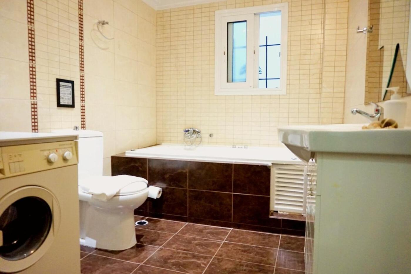 Apartment with Balcony - Photo 18