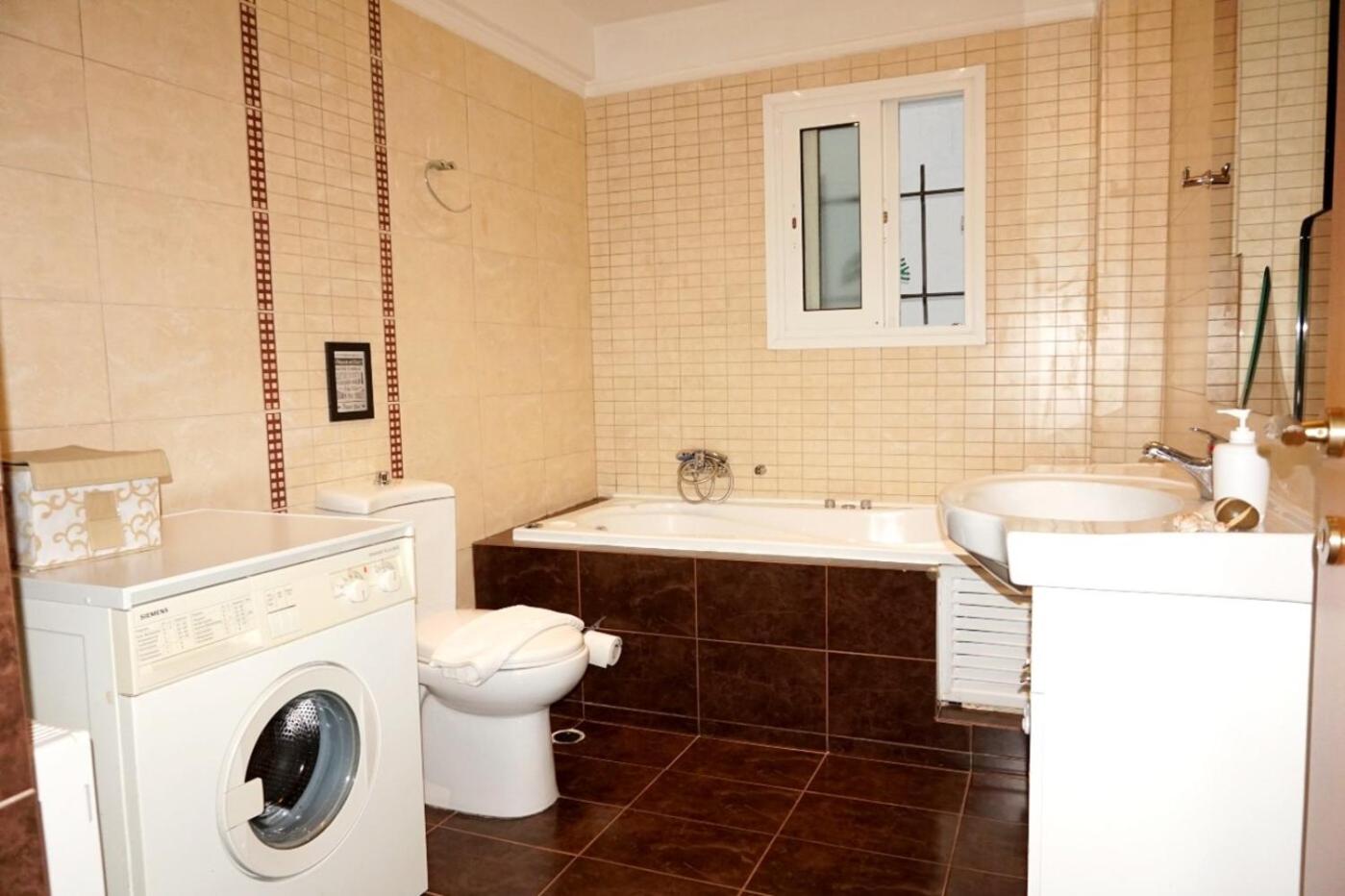 Apartment with Balcony - Photo 20