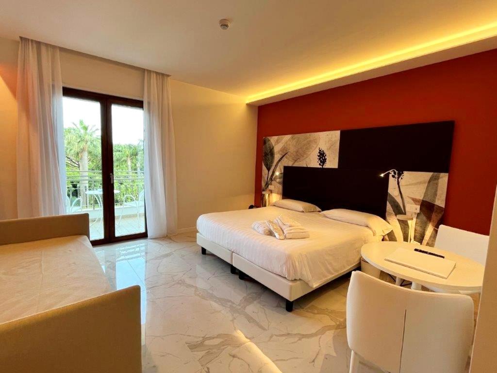 Quarto Duplo ou Twin Deluxe com Vista para a Piscina