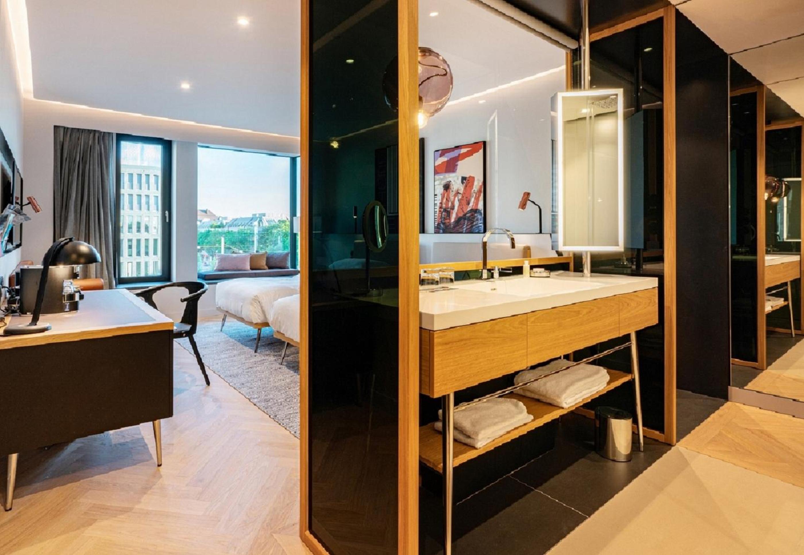 Twin Room thumbnail 5