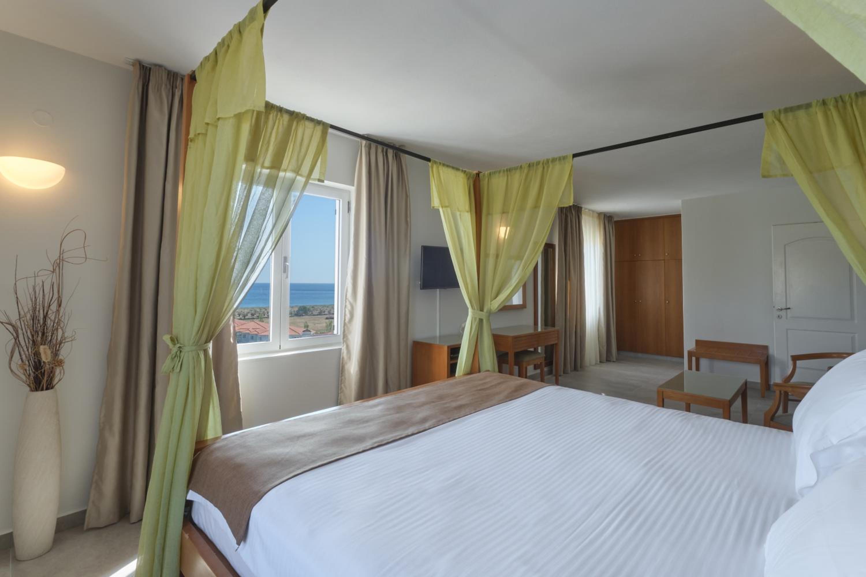Superior Suite - Photo 2