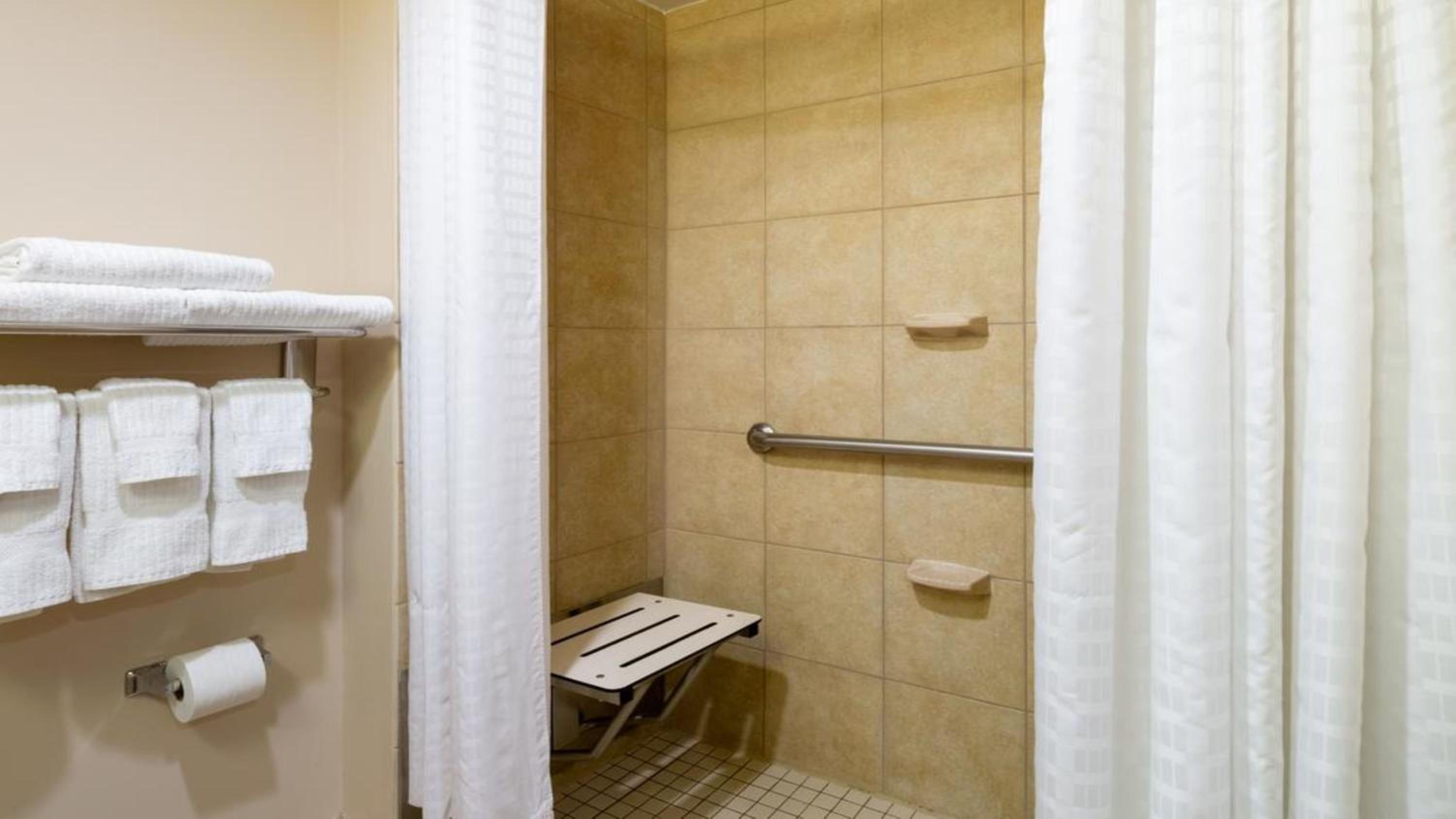 Standard Studio with Two Double Beds - Disability Access/Non-Smoking - Photo 3