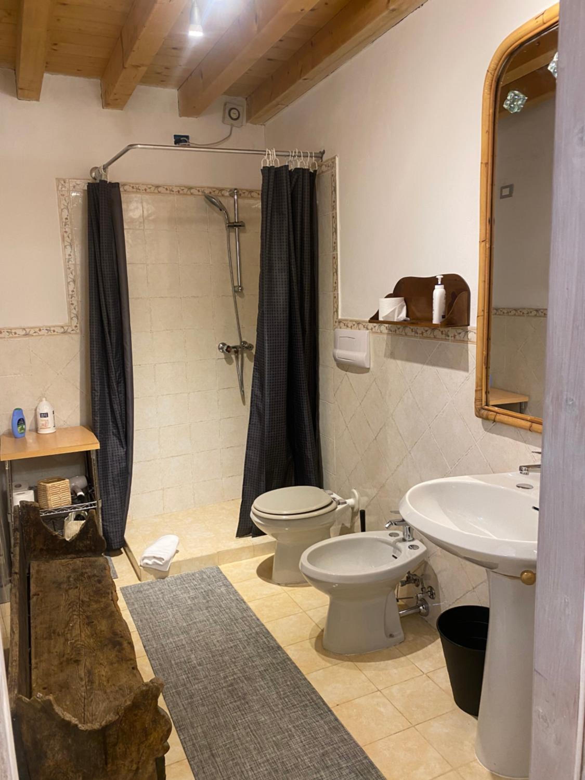 One-Bedroom Apartment - Photo 12