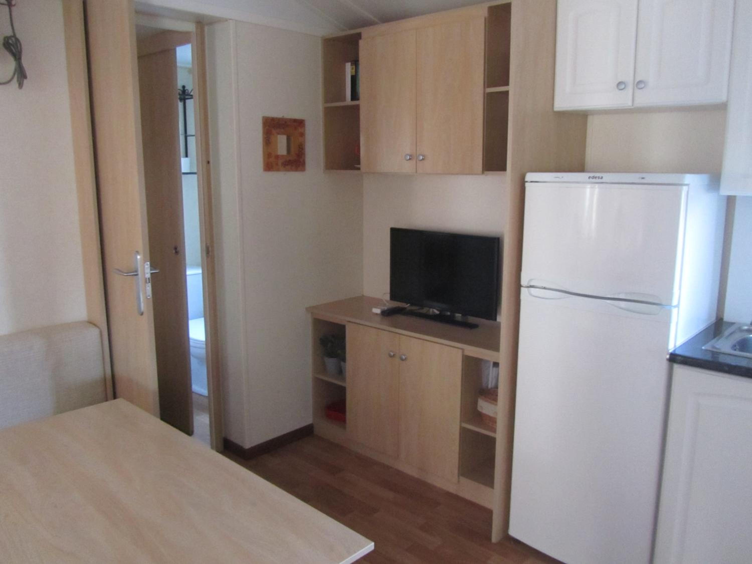 Mobile Home - Photo 3