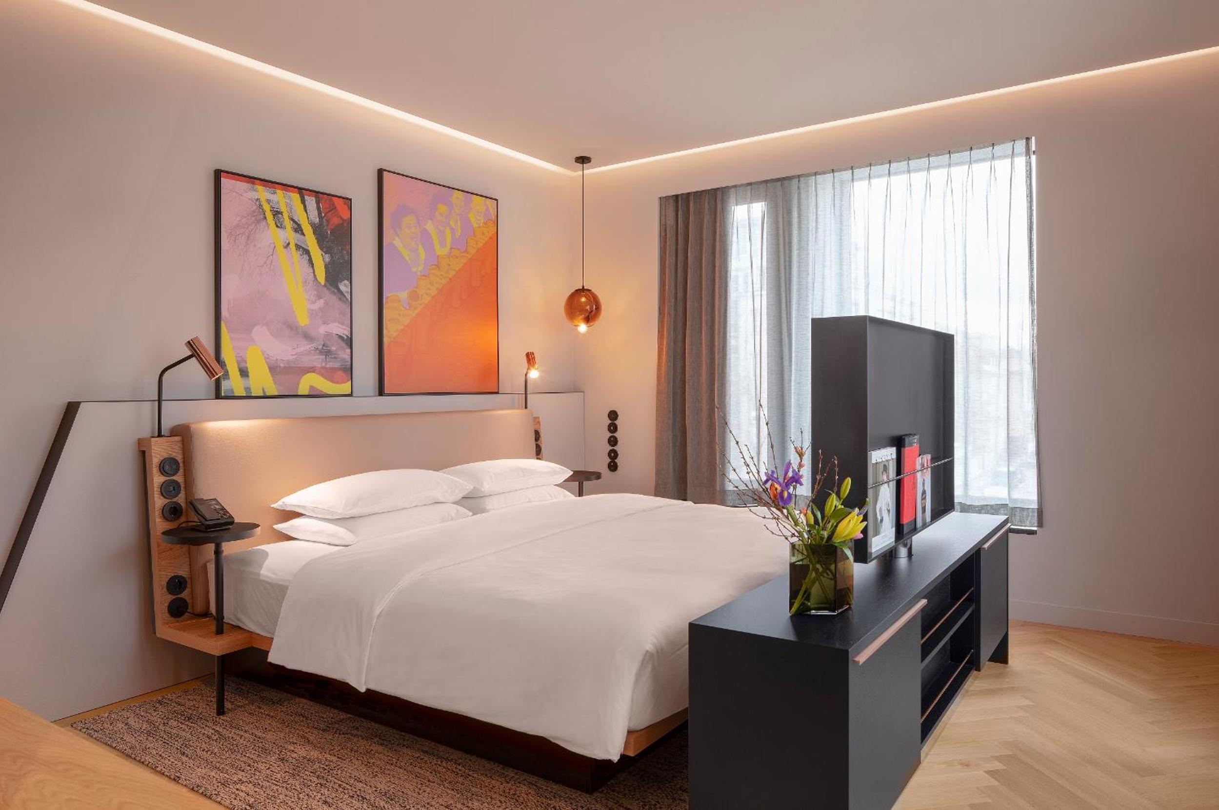 Andaz Suite thumbnail 6