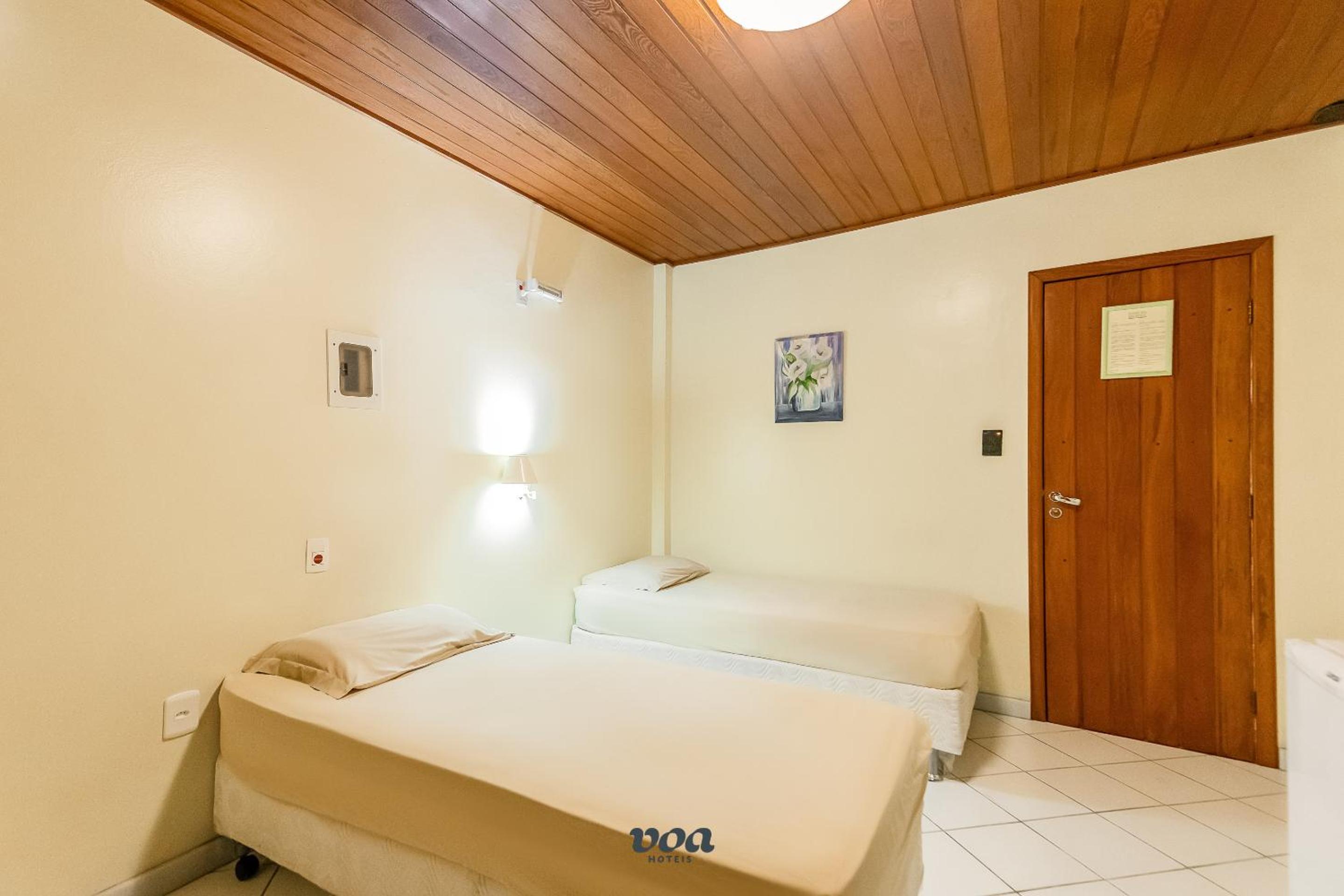 Standard Twin Room - Photo 1