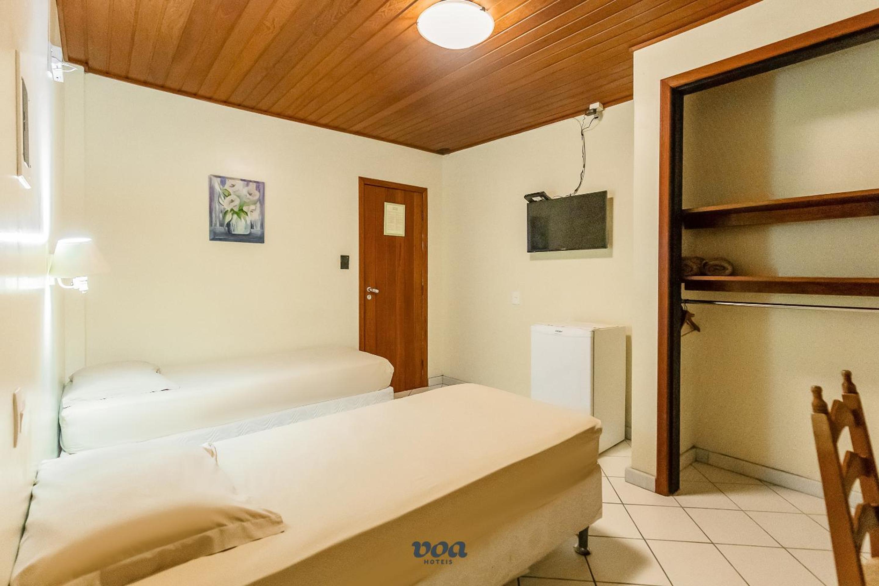 Standard Twin Room - Photo 3