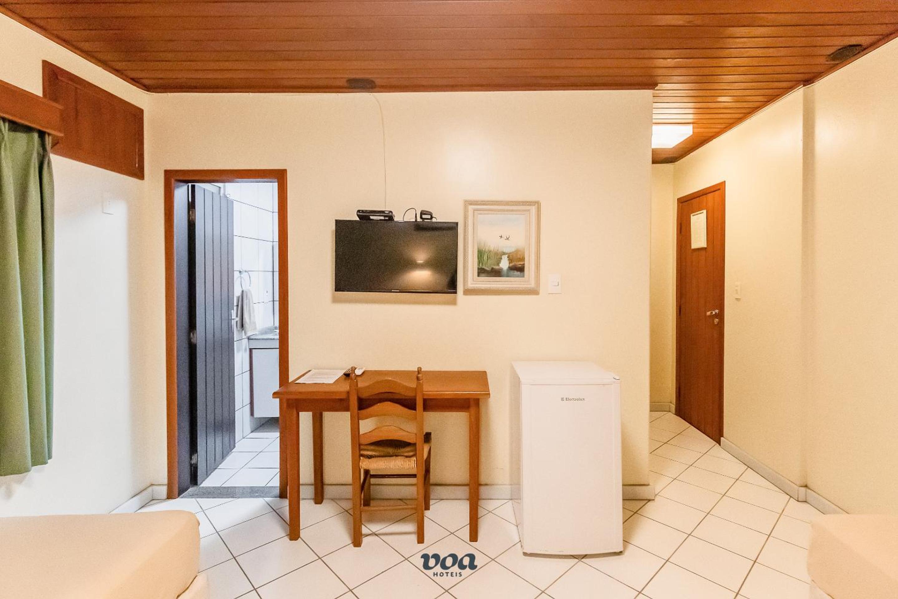 Standard Twin Room - Photo 2