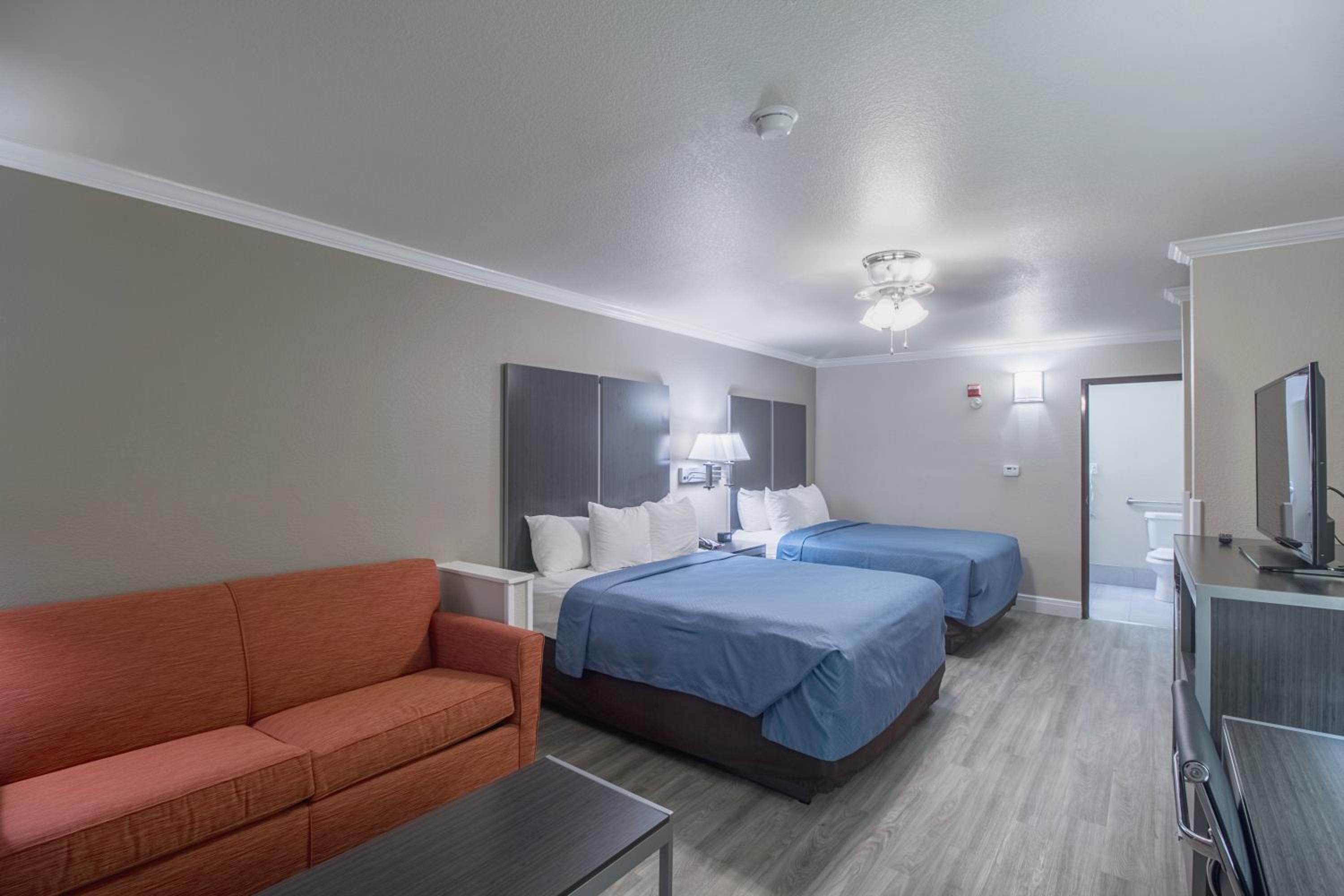 Suite with Two Queen Beds - Accessible/Non-Smoking - Photo 3