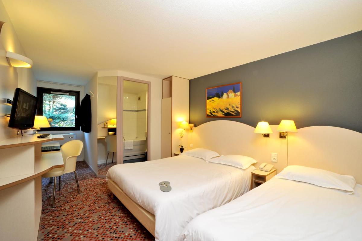 Triple Room with 1 Double + 1 Single Bed photo 1
