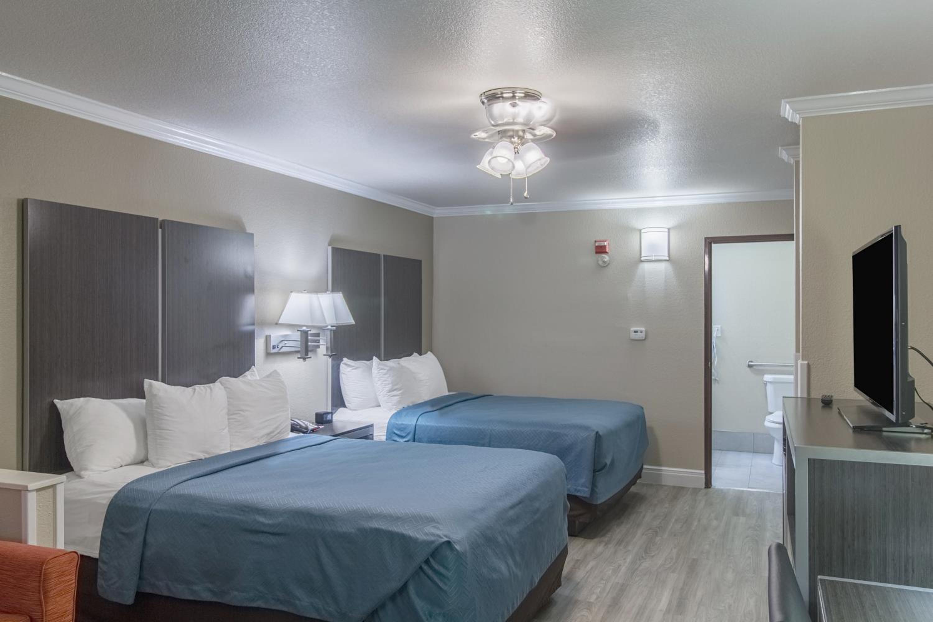 Suite with Two Queen Beds - Accessible/Non-Smoking - Photo 4