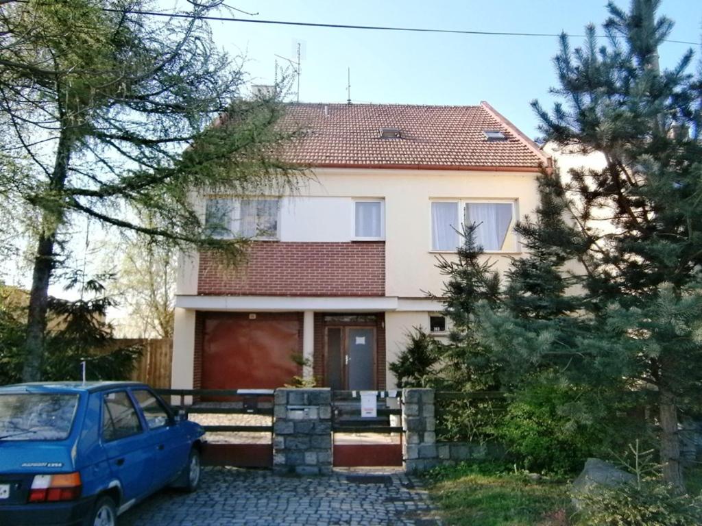 One-Bedroom Apartment - Photo 3