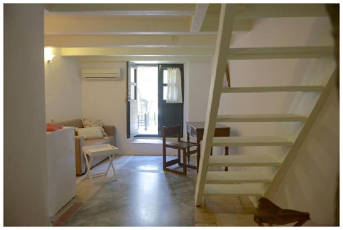 Two-Bedroom House - Photo 17