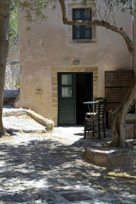 Two-Bedroom House - Photo 3