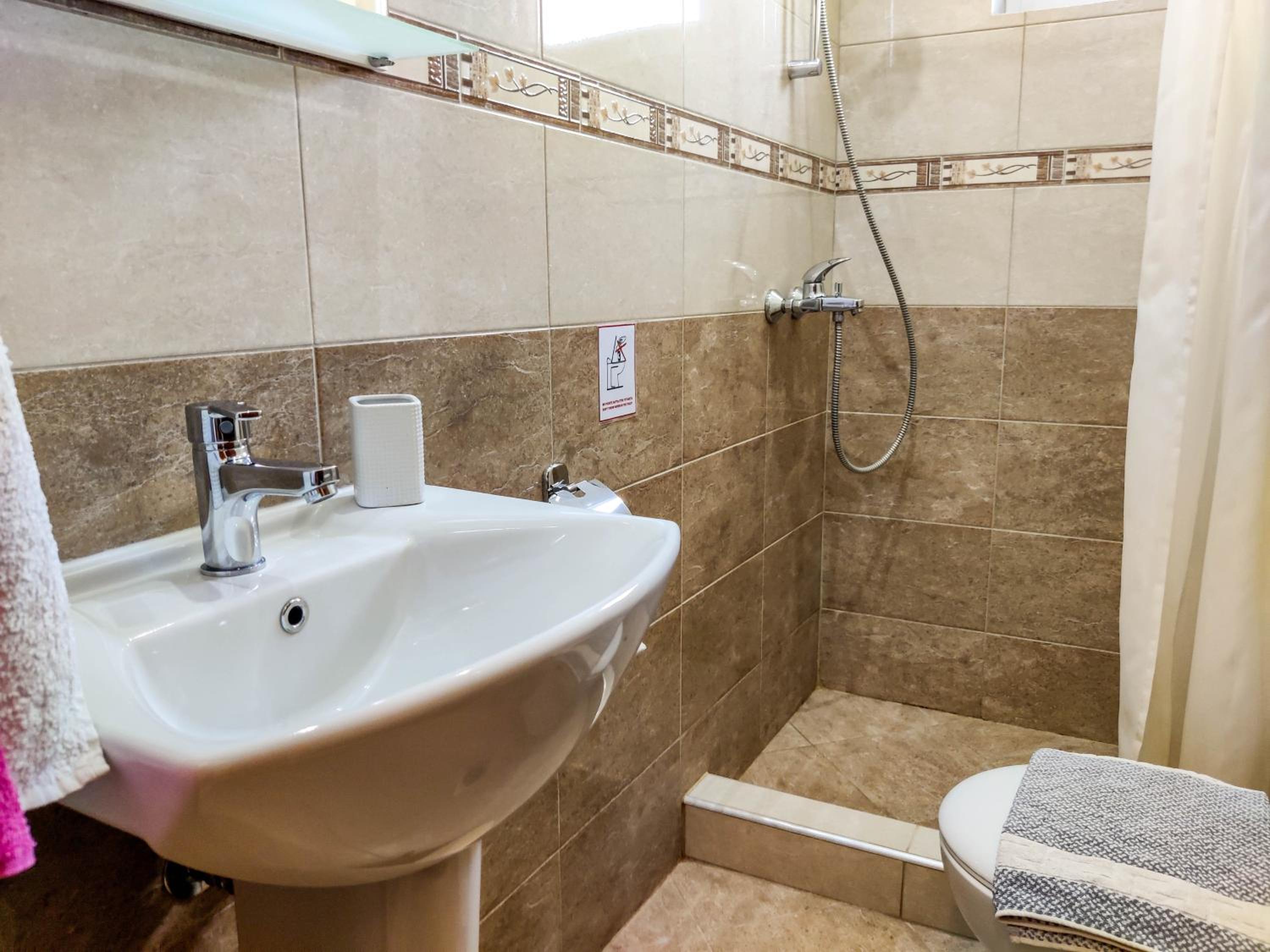 Triple Room with Balcony - Photo 4